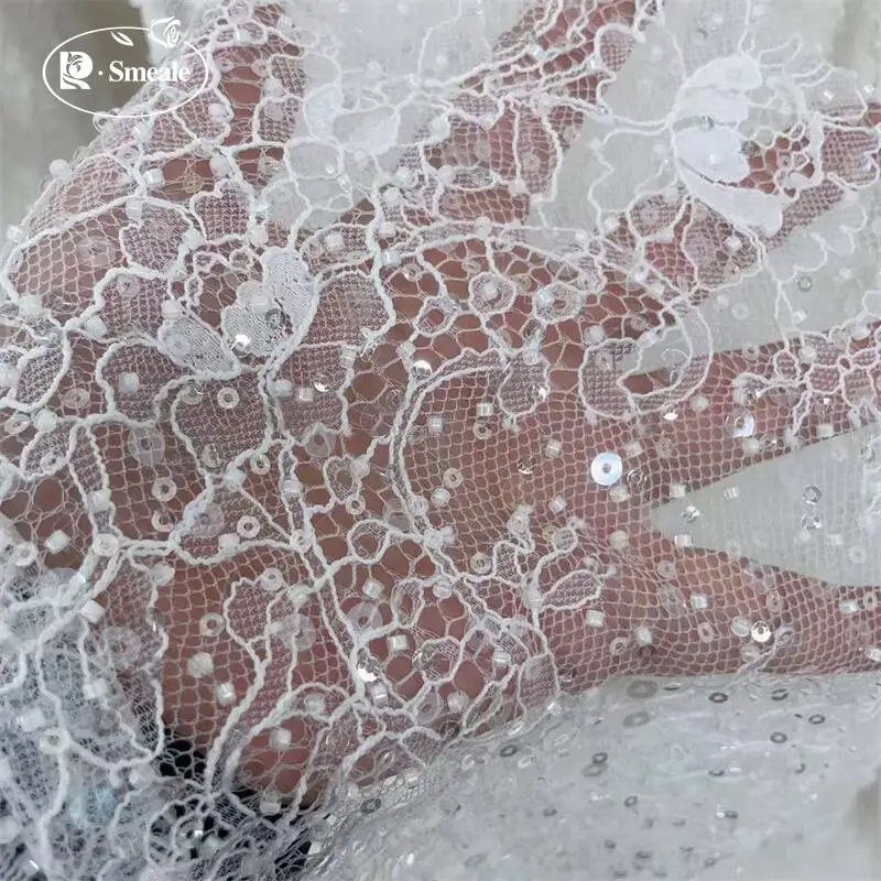 

3 ярда. Ресницы, бусины, блестки, вышивка, кружевная ткань. Роскошное вечернее платье, французское кружево. Свадебная ткань с расширенным индивидуальным дизайном