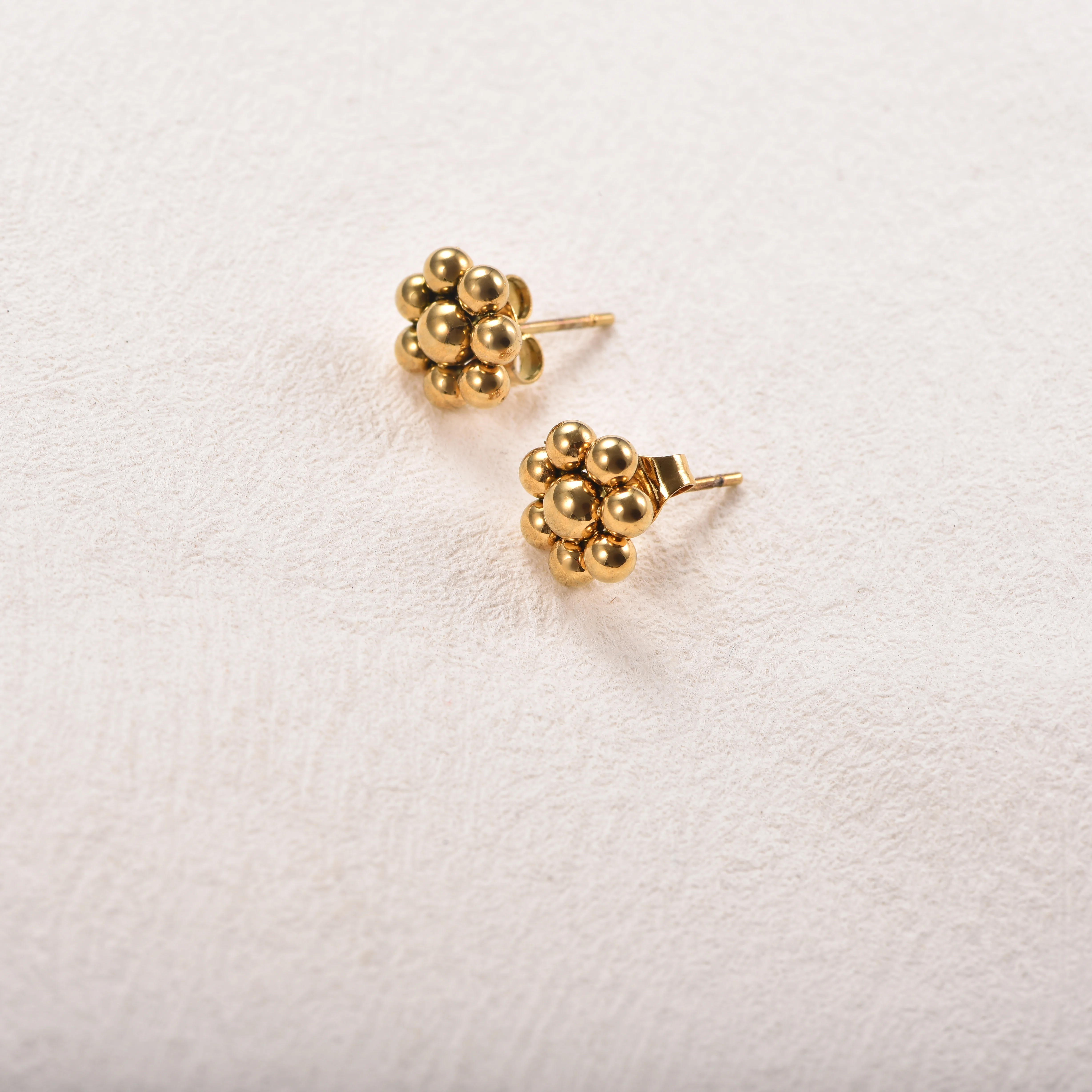 Edelstahl-Perlenohrstecker, vergoldet, geometrische Formen: Herz, Dreieck, Quadrat, Kreis, Ohrringe für Frauen, minimalistischer Schmuck – Detail 3