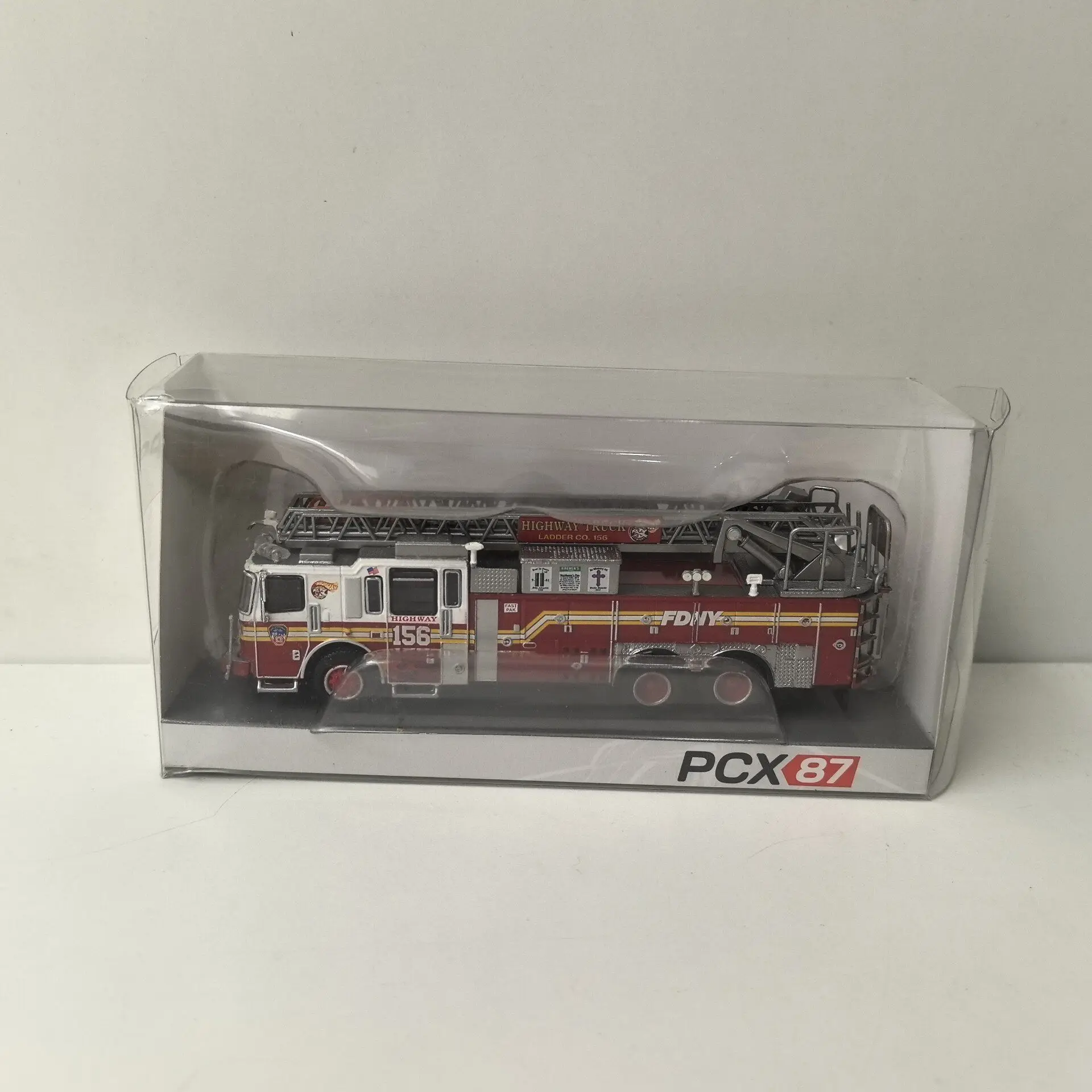 

PCX HO 1/87 Scale ULTRA LADDER 156 FDNY Fire Truck Plastics 34 Car Model