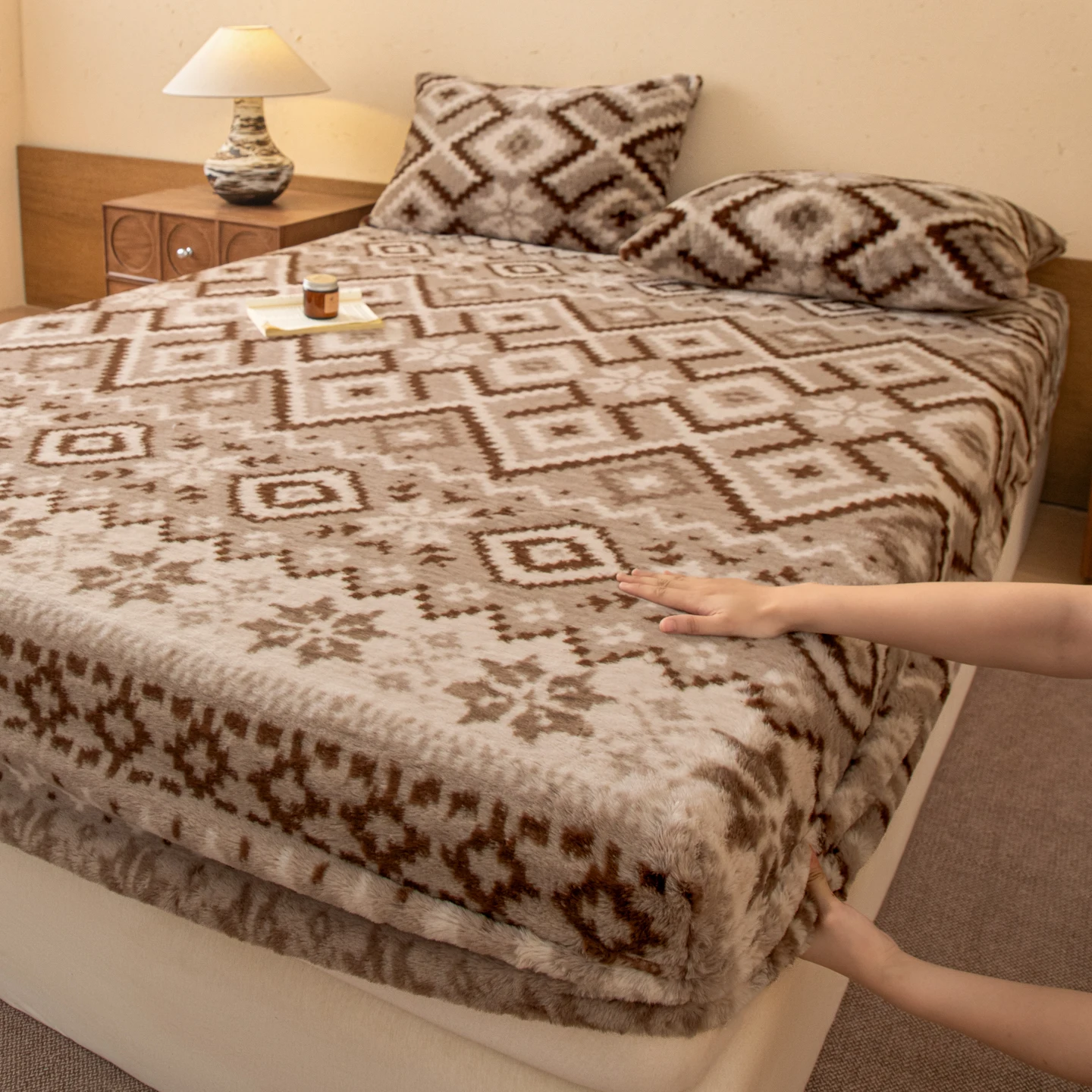 Fair Isle Pattern Fleece Fitted Sheet Thick Plush Warm Winter Mattress Protector Cover Queen King Deep Pocket Elastic BedSheet