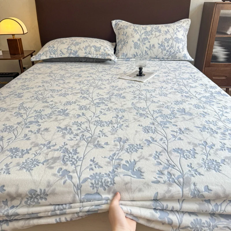 Embossed Velvet Fitted Bed Sheet, Shed‑Free Ultra‑Soft Warm Floral Mattress Cover, Stretch Elastic Deep Pocket Bed Protector