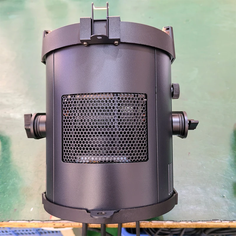 

LED 200W Warm Cool White 2700K - 6500K Spotlight with Barndoor DMX 25°-65° Zoom Fresnel Stage Lighting for Museum Theater Show