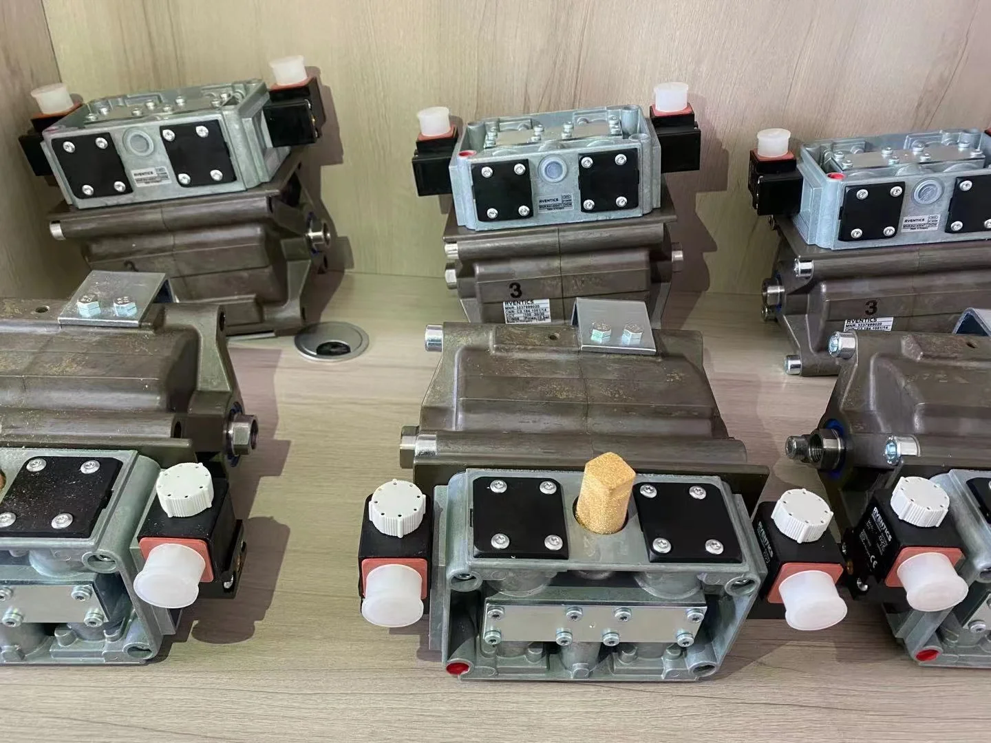 

Suitable for printing press CD102 original new combined pressure cylinder C2.184.1051 accessories