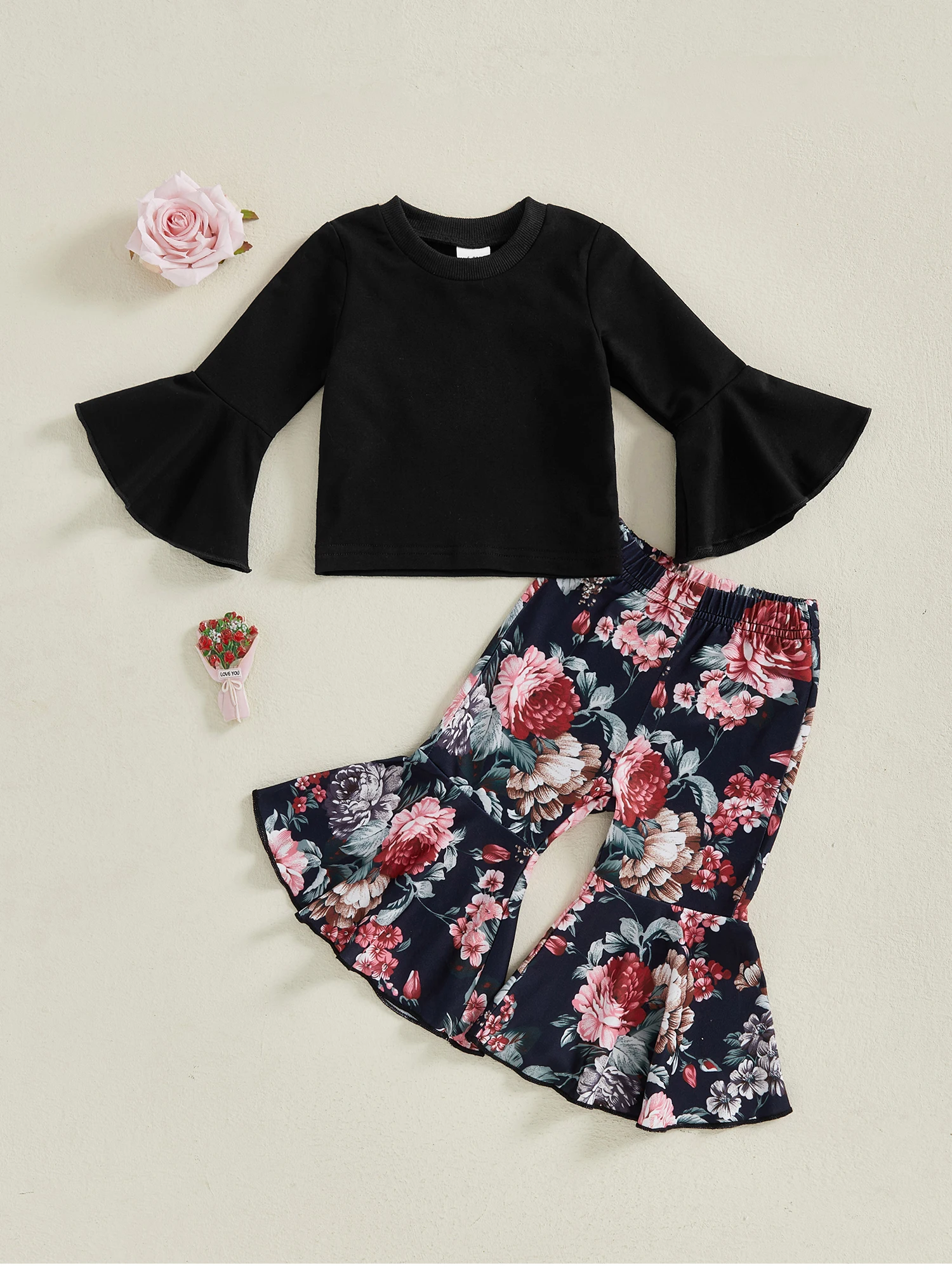 

Комплект одежды для маленьких девочек: топ с рюшами на рукавах и брюки-клеш с цветочным принтом, комплект однотонной одежды из двух предметов для ребенка