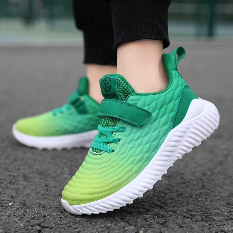 夏の新しい子供カジュアルシューズグラデーションミニマリストソフトスポーツシューズ屋外快適な超軽量ロートップランニングシューズ