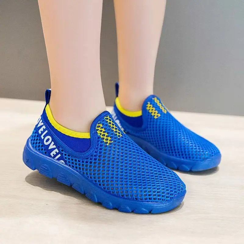 Zapatillas de deporte de malla para niños y niñas, zapatos de suela suave, antideslizantes, ligeros y transpirables para correr y caminar, novedad de verano, 2024