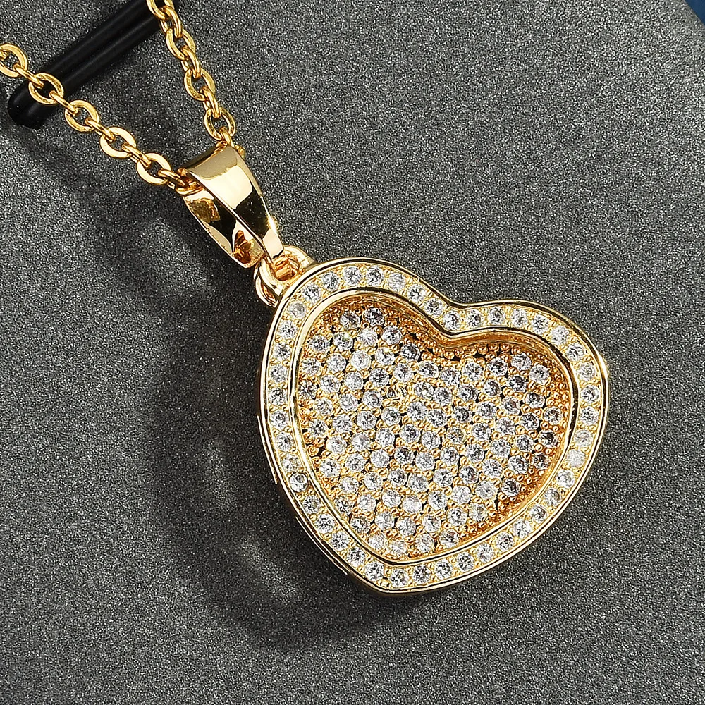 

2025 Multi-layered heart-shaped engraved necklace for women, a fashionable heart-shaped collarbone chain