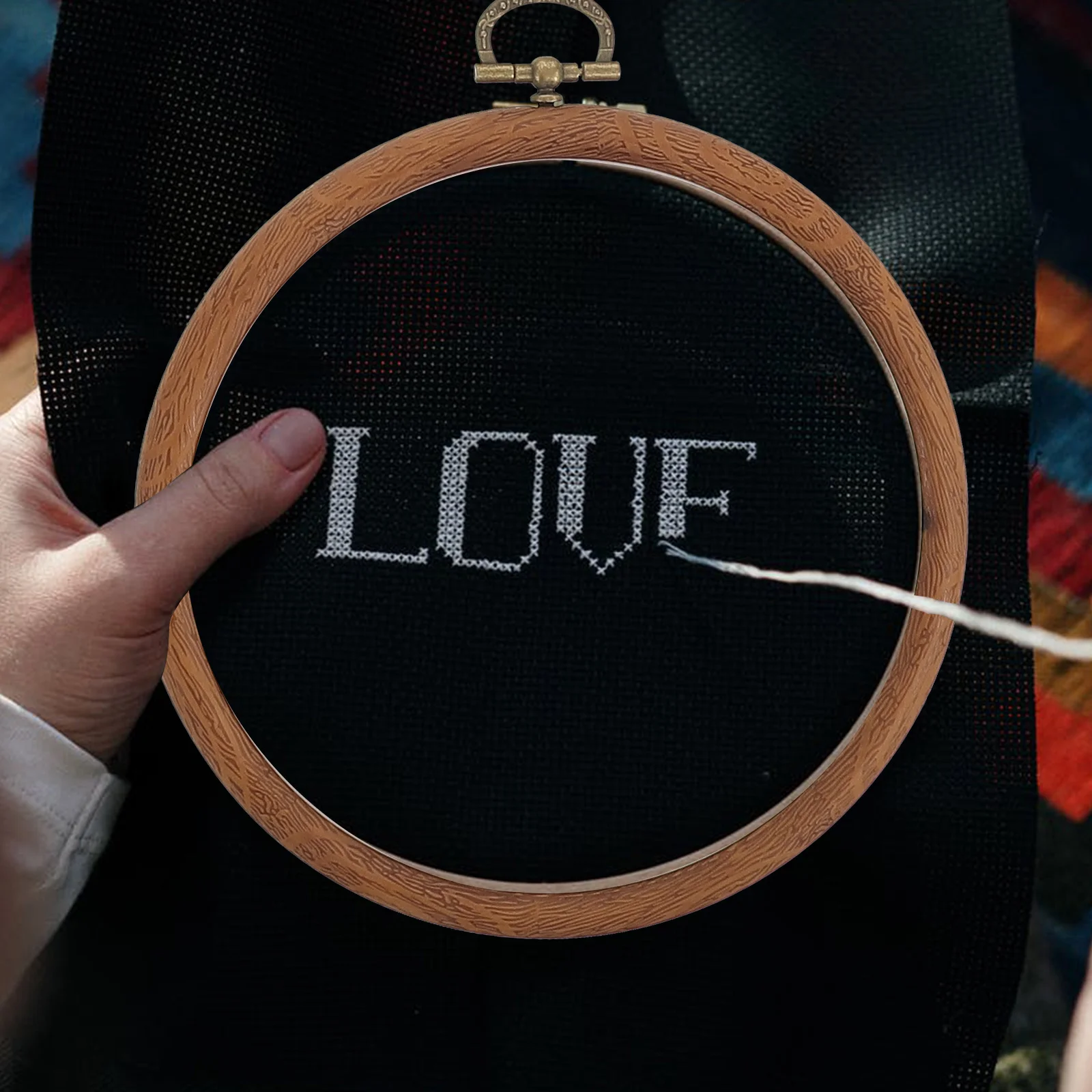 

4Pcs Cross Stitch Hoops Embroidery Frame Set with Non-Slip Grip for Handmade Art Crafting Gift Sewing Embroidery Supplies