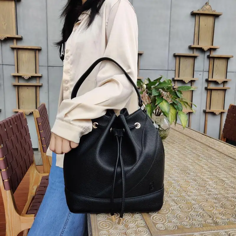 2023 New Women's Bag Large Capacity Drawstring Bucket Bag Crossbody Bag Women's Leisure Fashion Luxury Shoulder Bag Handbag