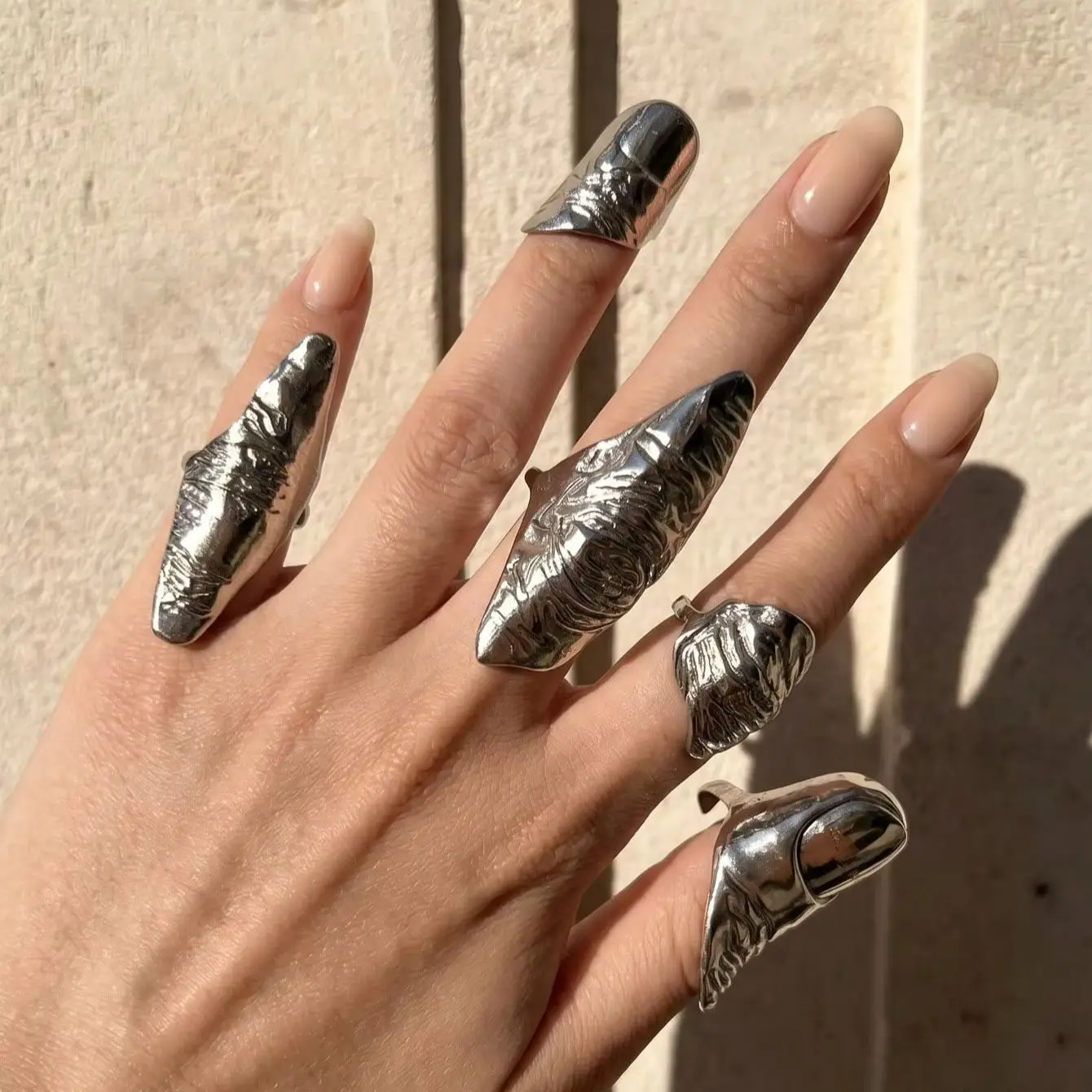 Punk Asymmetric Pleated Knuckle Ring Unique Fashion Unisex Jewelry for Women Slimming Effect Party & Music Festival NEW INS