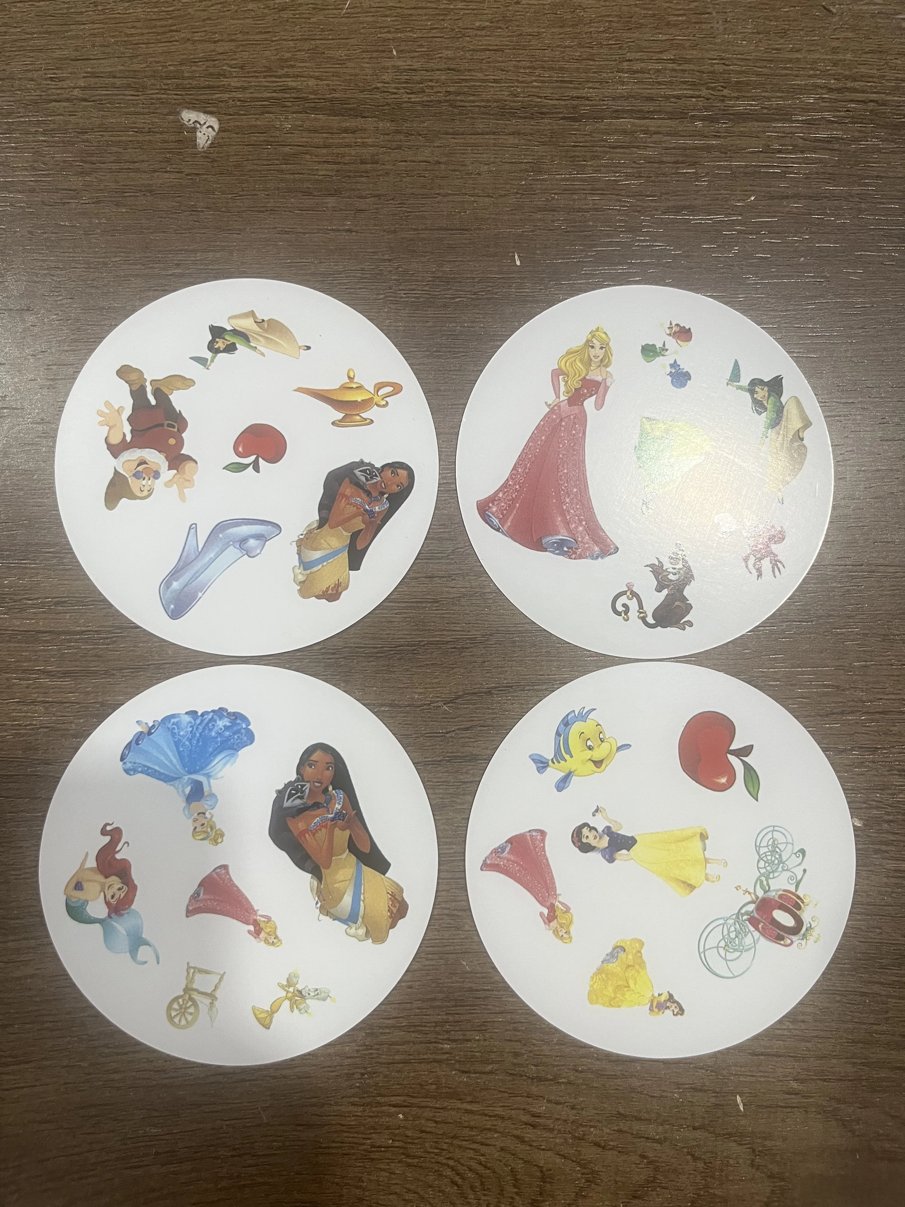 ****ديزني الأميرة لعبة ببطاقات ورقية لعبة صندوق حديد متعة الأسرة الحيوانات جونيور الورك الاطفال مجلس لعبة العطلات بطاقة التخييم