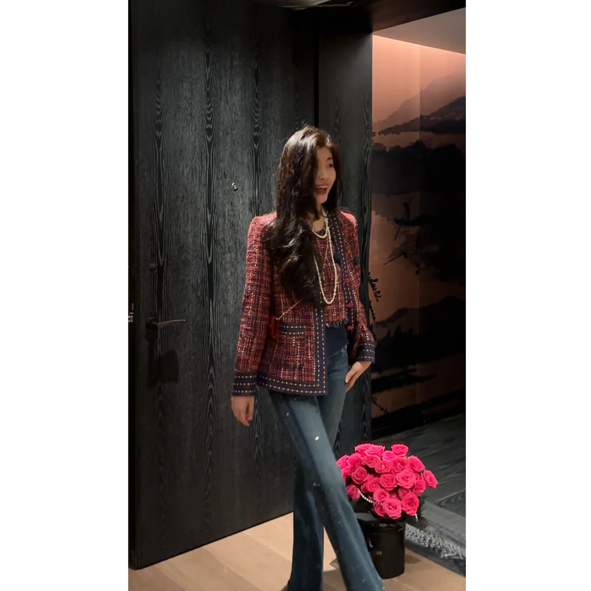 

Костюм NCOU Nie Kou 2025: Модный ретро-комплект из жакета и жилета в стиле «Маленький аромат» с цветными блоками и клетчатым узором для элегантных дам