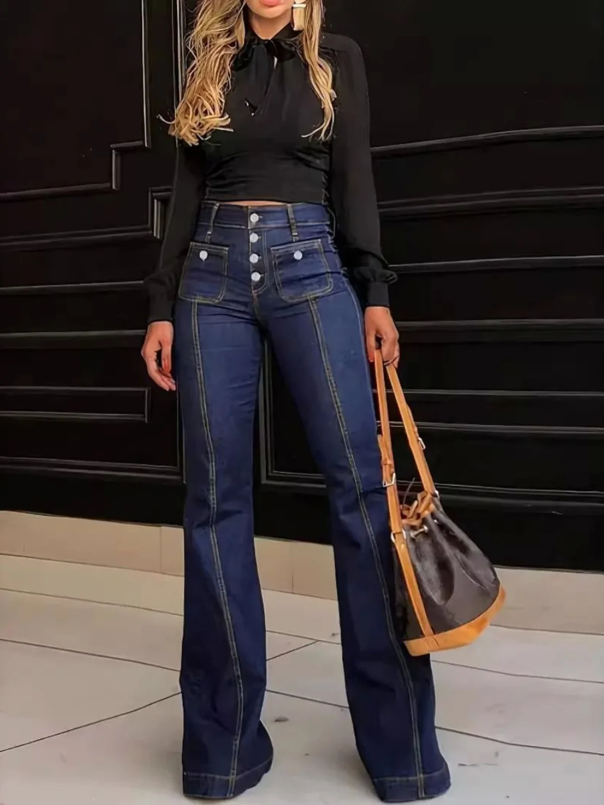 캐주얼 하이웨이스트 플레어 팬츠 버튼 디테일 부츠컷 트라우저 여성 루즈핏 패셔너블 포켓 디자인 가을 컬렉션