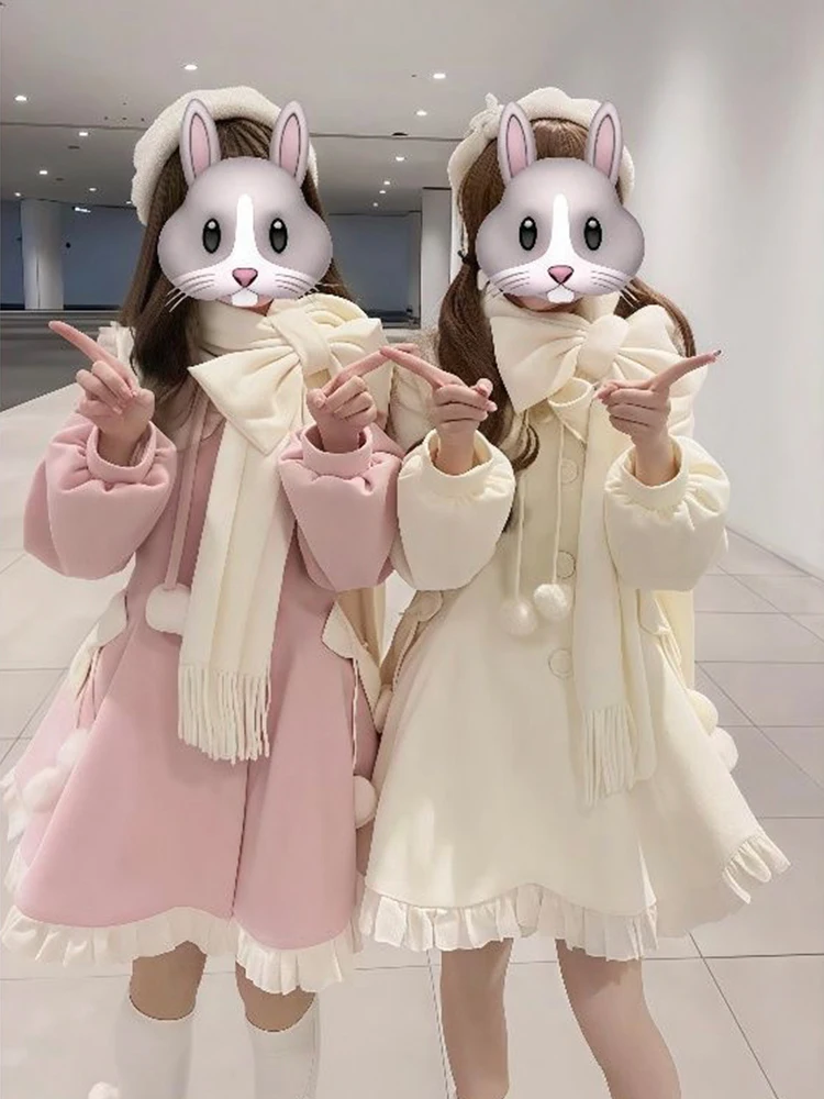 

Милый шерстяной комплект: пальто и шарф. Женское зимнее шерстяное пальто средней длины с поясом, на пуговицах, с воротником.