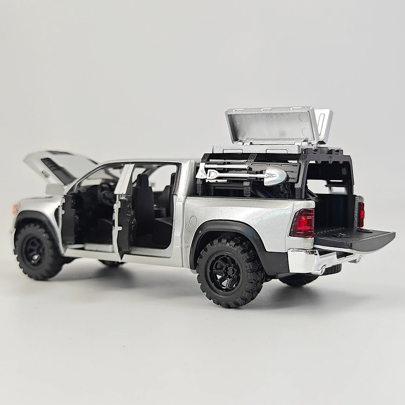 1: 32 simulation Dodge pickup alloy car model, doors can be opened, sound and light return power off-road vehicle gift