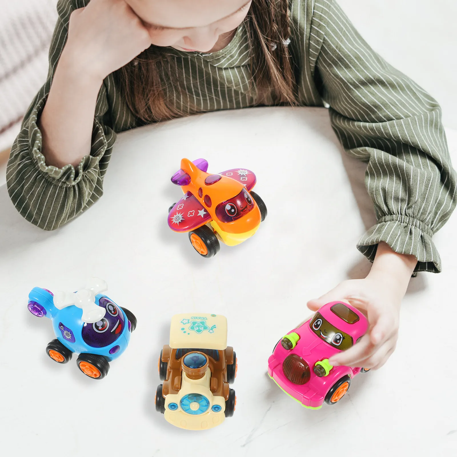 4-個の耐摩耗性プルバックカー、プラスチック製コンパクト子供用アクセサリー、家庭用レーシングカー、車のおもちゃ