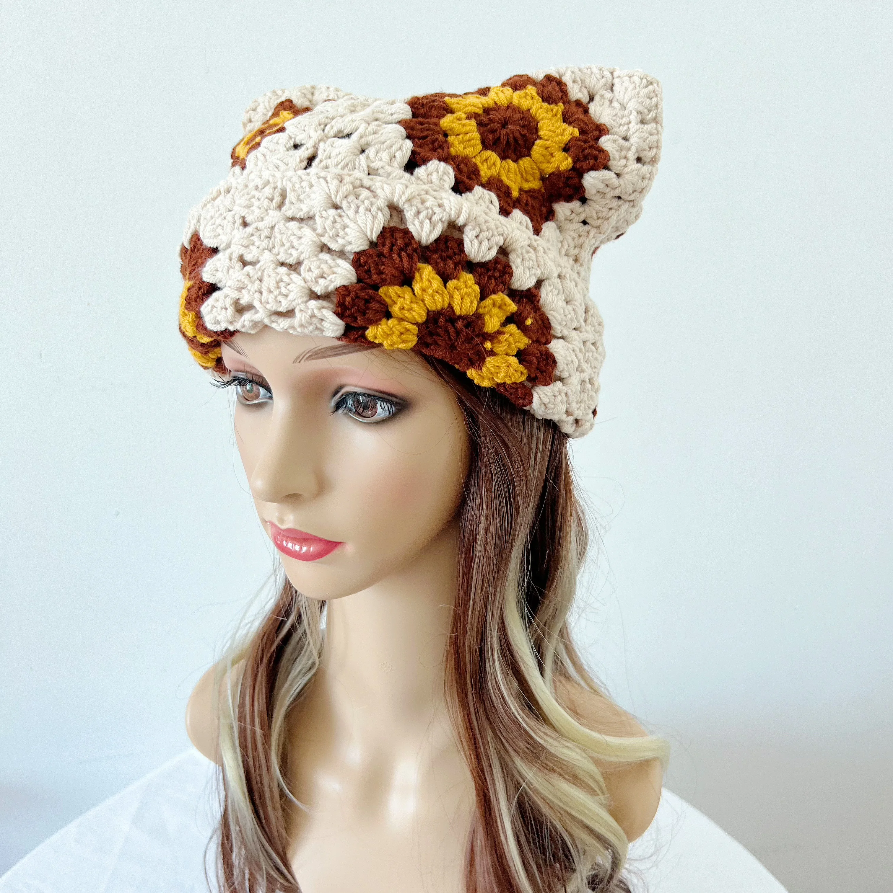 Jesienno-zimowa nowa czapka Ciepła czapka z uszami Ręcznie robiona szydełkowa wełniana czapka dla kobiet Nowy Rok Retro Moda Zimna czapka