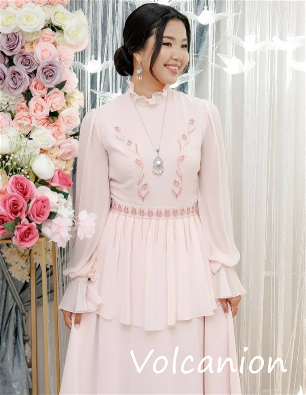 تخصيص الكلاسيكية مطابقة الشيفون مطرزة الطية ألف خط عالية الياقة فساتين طويلة مناسبة مخصصة بسيطة