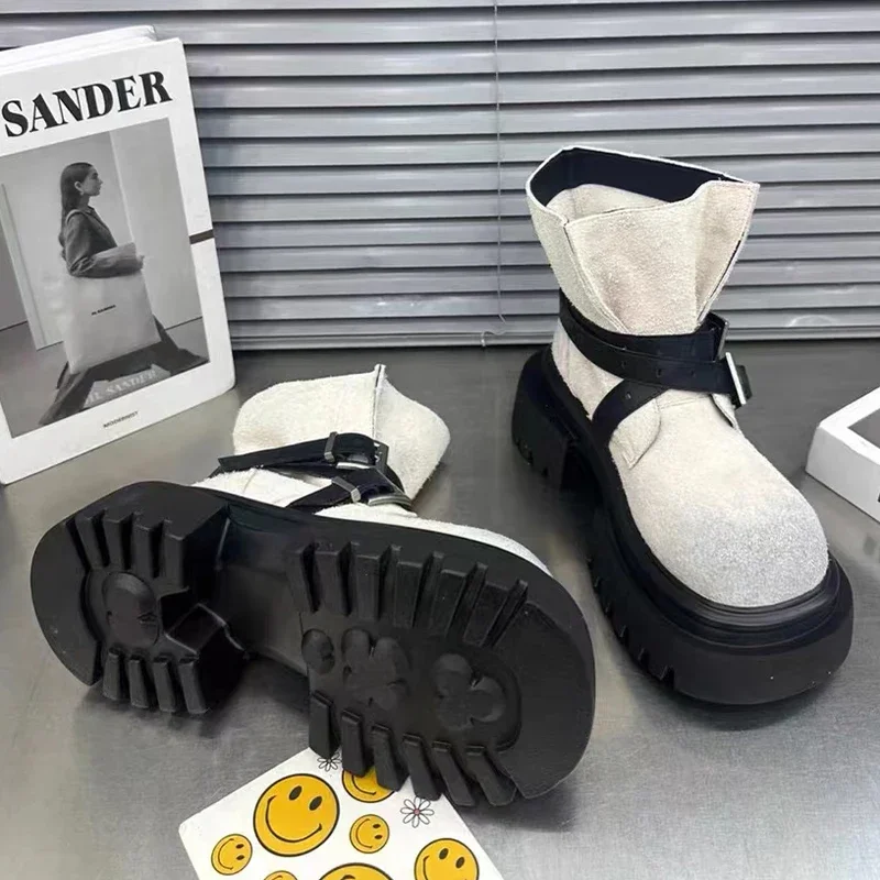 منصة حذاء من الجلد للنساء مصمم الازياء حزام مشبك الجلد المدبوغ أحذية نسائية غير رسمية كبيرة الرأس أحذية رعاة البقر الغربية بوتاس موهير