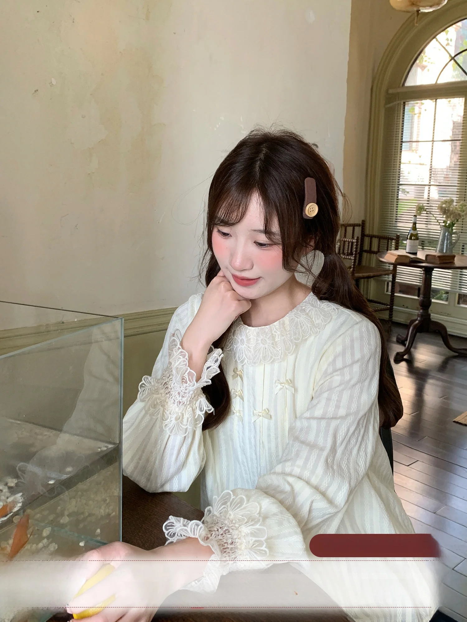 

Sweet Sle Long Sve Doll Collar Lace Trim Women's irt Cotton Material Lantern Sve Design Age-Defng Daily Wear