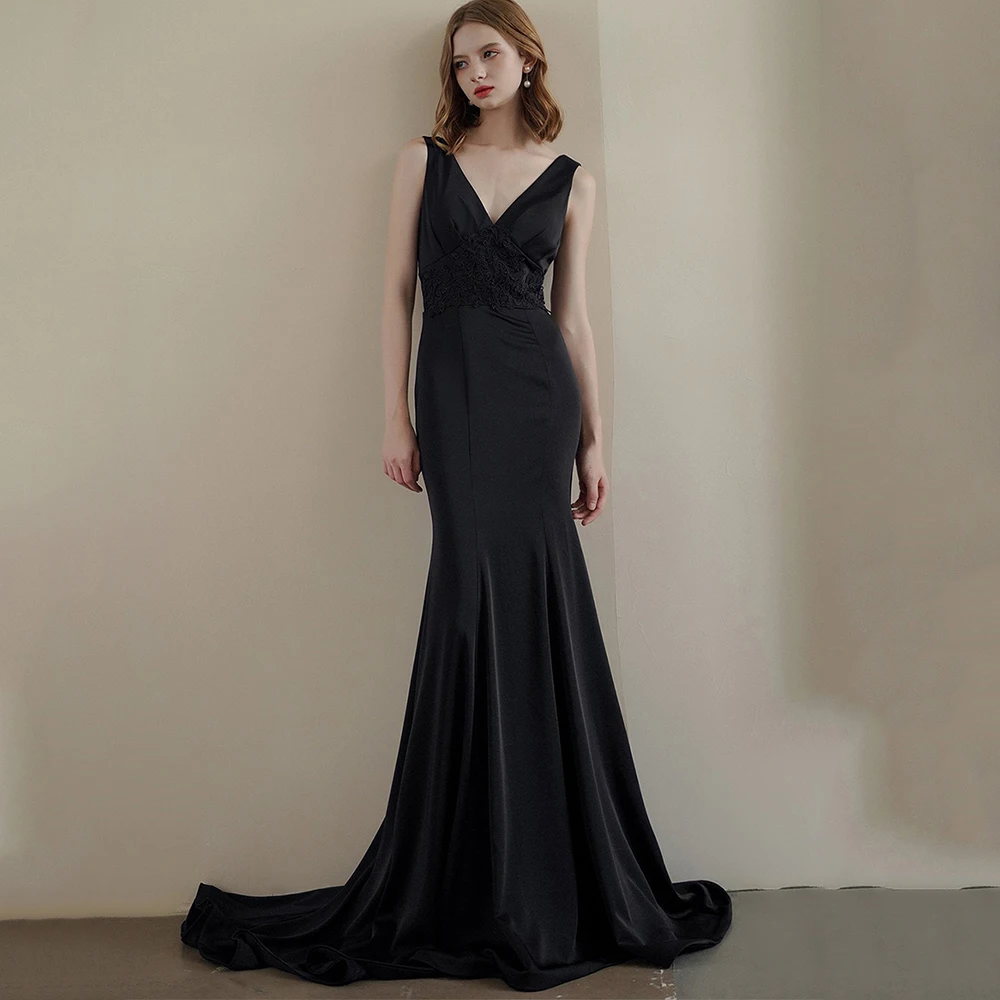 

Welove Simple Black Mermaid Wedding Dress Classic V-Neck Sleeveless Floor Length Bridal Open Back Sweep Train with Zipper Gowns