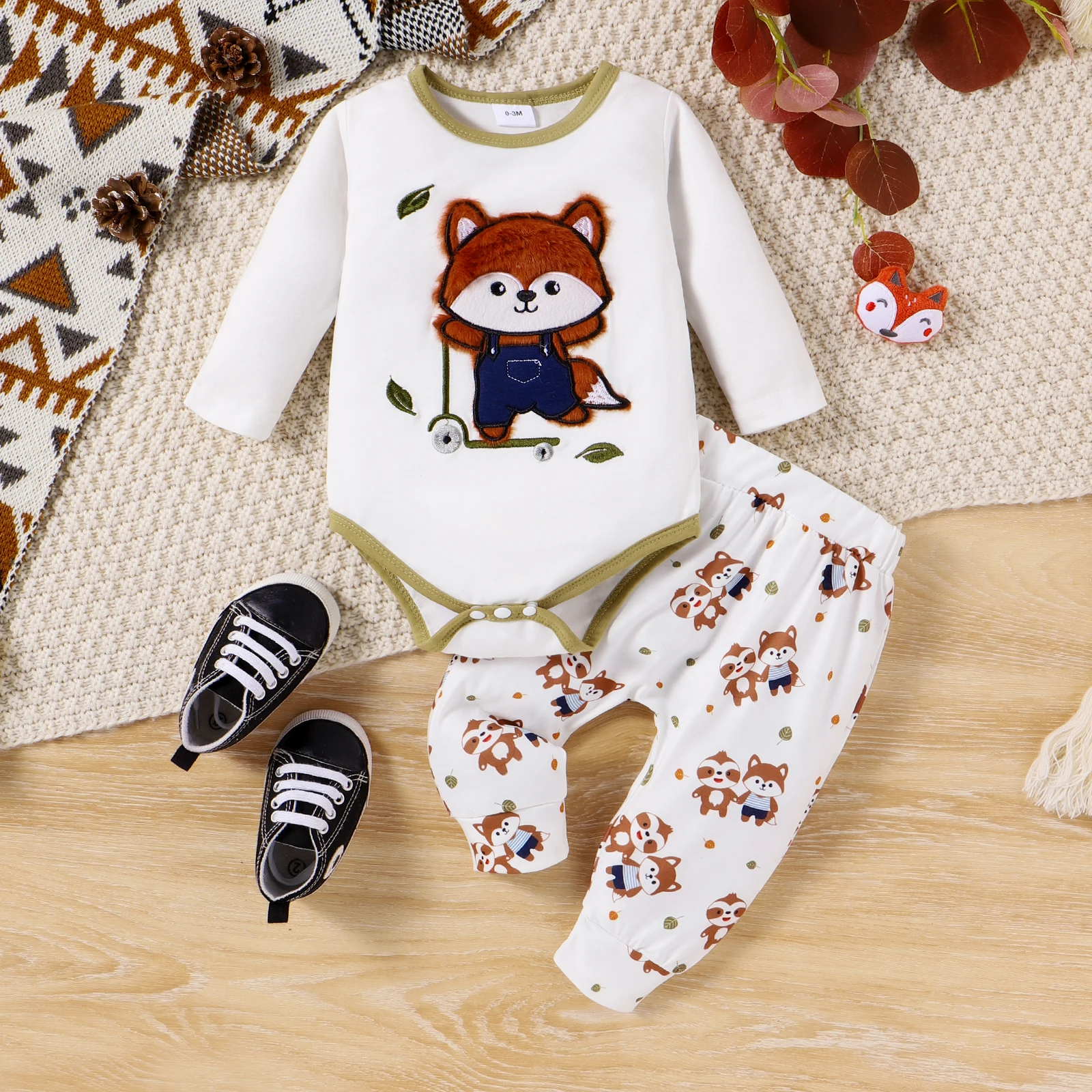 PatPat 2pcs Baby Girl/Boy Childlike Fox Pattern Embroidered Set