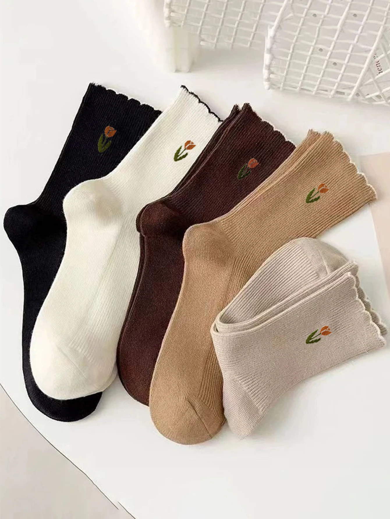 5 Paar mit Rüschenrand Damen-Mid-Tube-Socken Herbst Winter Maillard-Farbe weiblich niedliche Blumen Mode atmungsaktive Socken