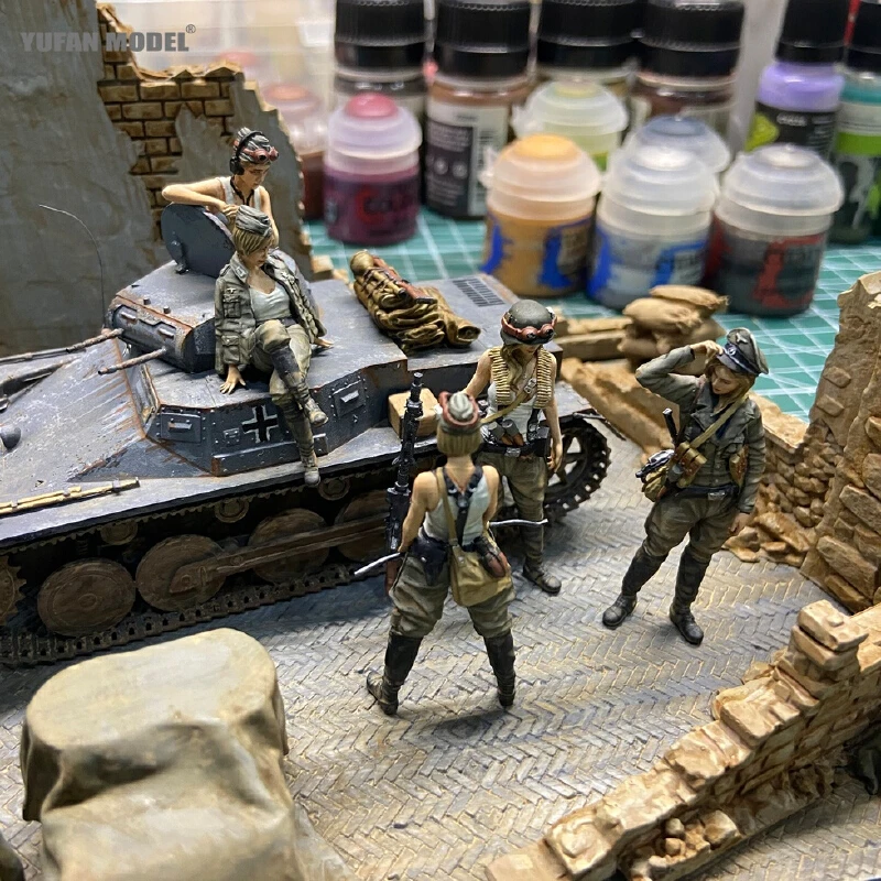 

1/35 Resin Model Figure Tank Female Soldier Complete Set Gk Micro Miniature 3d Printed White Model Toy Unassembled And Unpainted