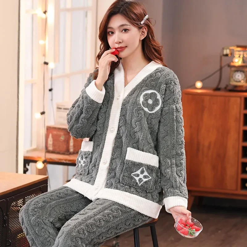 2024 New Coral Velvet Pajamas Female Students Autumn Winter Cute Little Fragrant Homewear Set Fashionable Beautiful Sleepwear