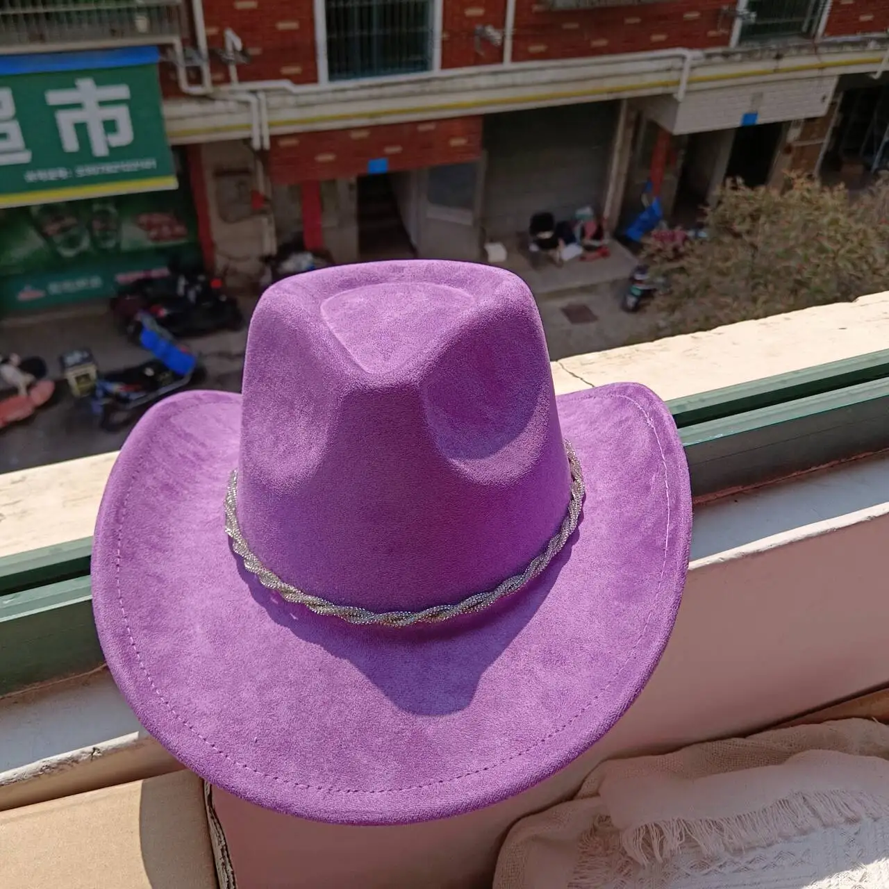 Suede cowboy hat western rhinestone chain wide brim cowboy hat sun hat trendy and stylish metal chain retro suede jazz hat