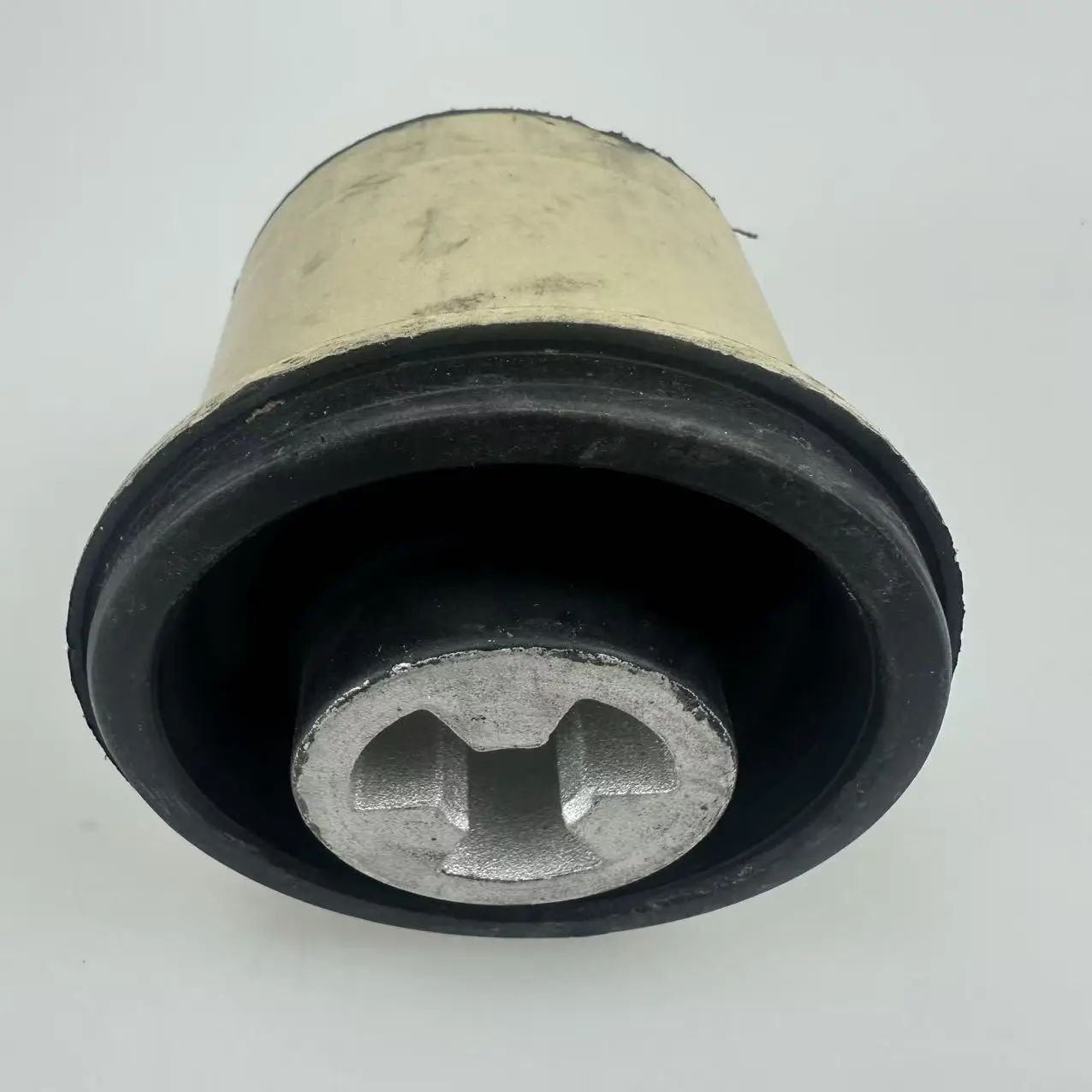 Rear Axle Beam Bushing  For VW Golf MK4 Jetta Bora Beetle Audi A3 TT Skoda Fabia Octavia Seat Ibiza Leon 1J0501541 1J0501541C