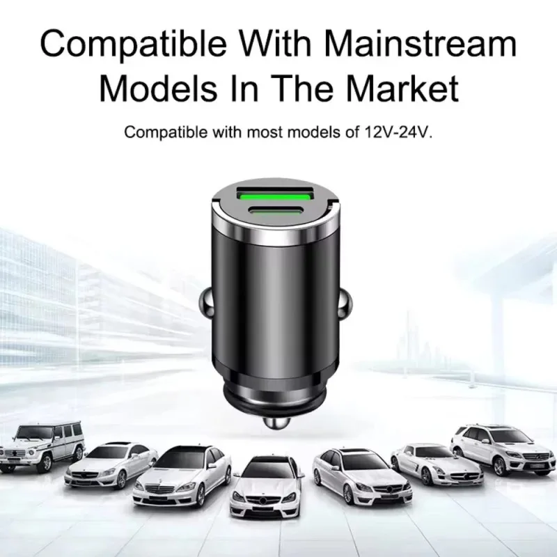 Gros plan sur le chargeur de voiture compact