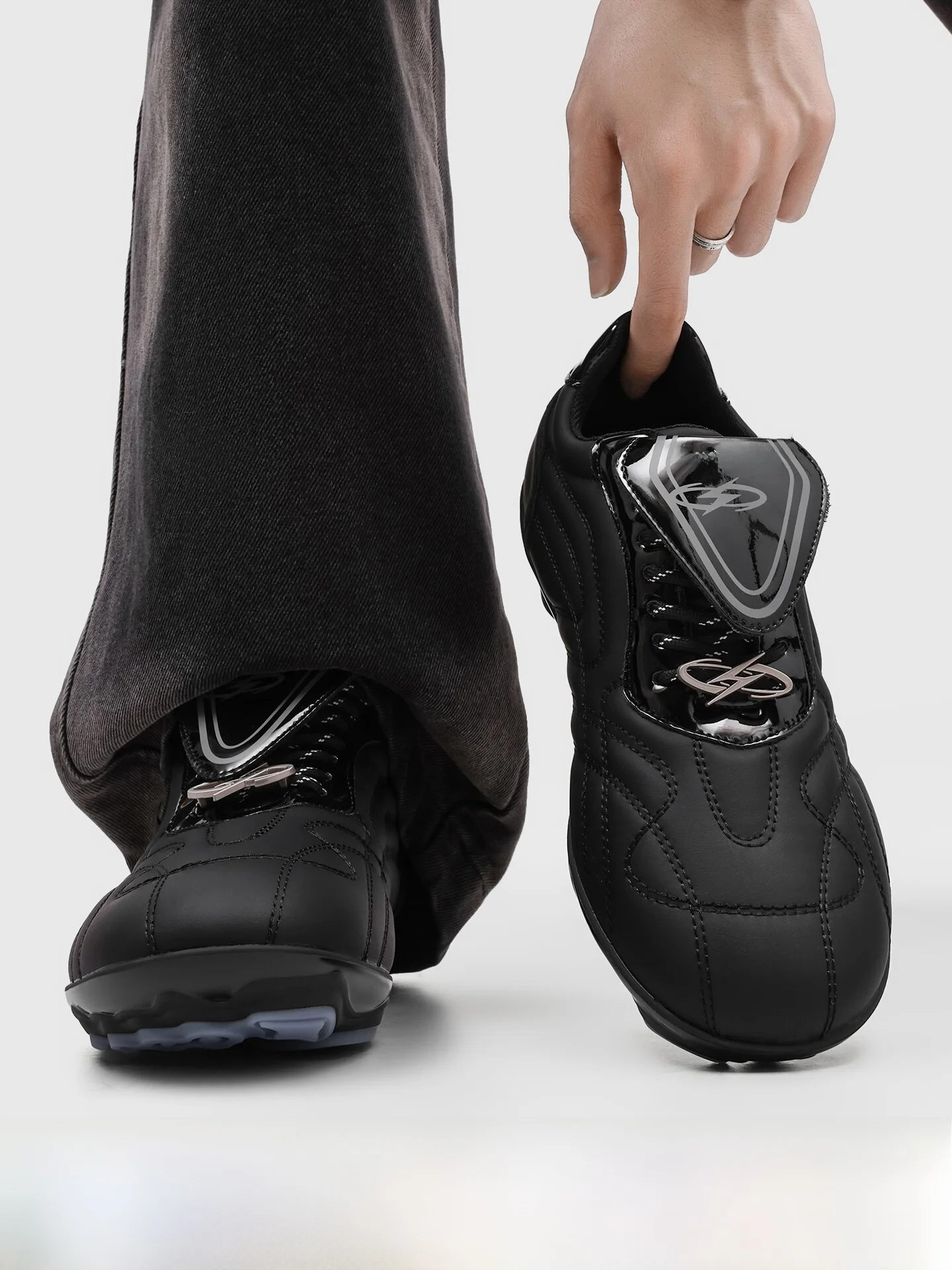 scarpe-retro-black-samurai-turbo-dequn-da-uomo-basse-per-calcio-corsa-sport-estivi-casual-con-suola-in-gomma-monocolore