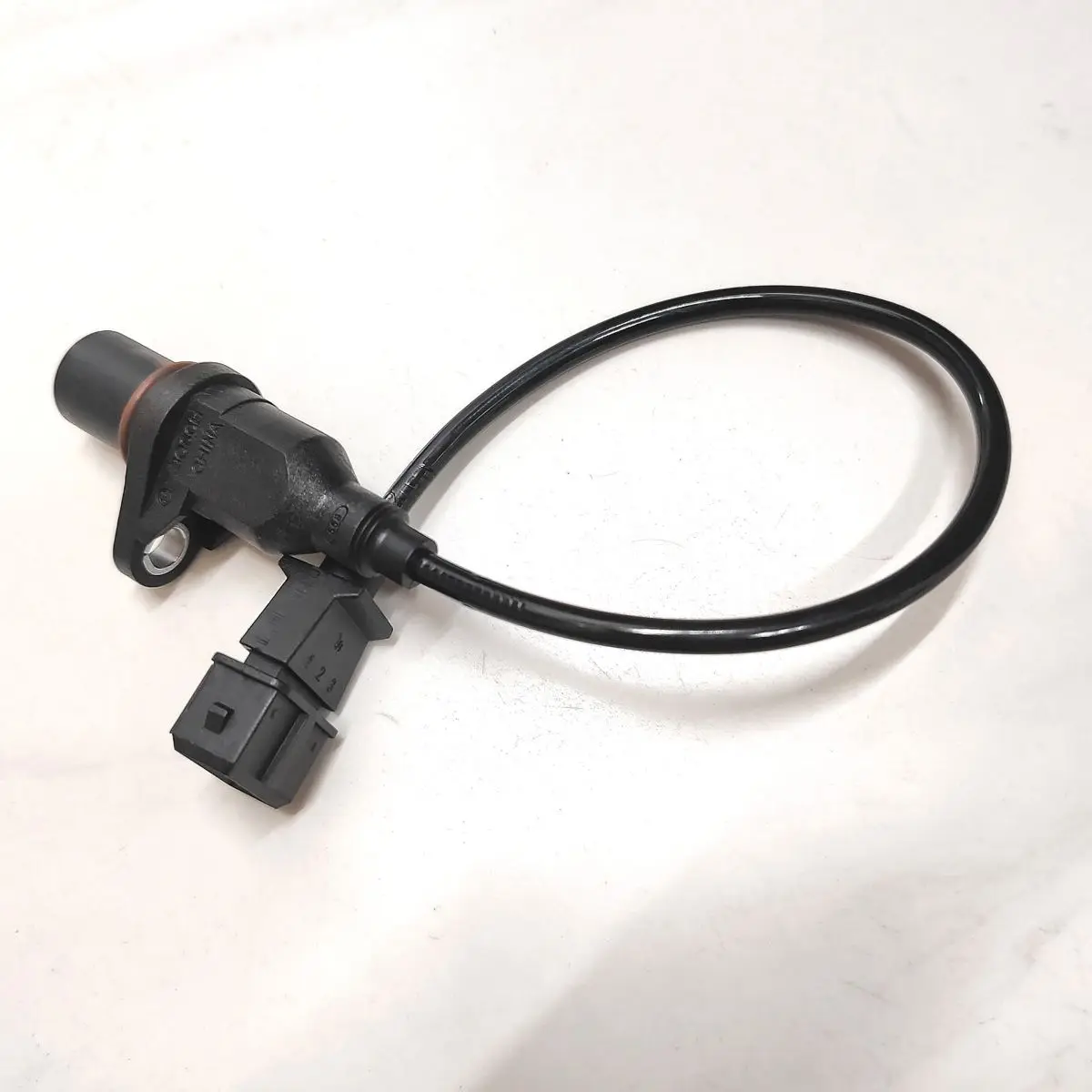 Crankshaft Position Sensor for Faw XENIA R7 Besturn X40 B30  0261210284 1.6