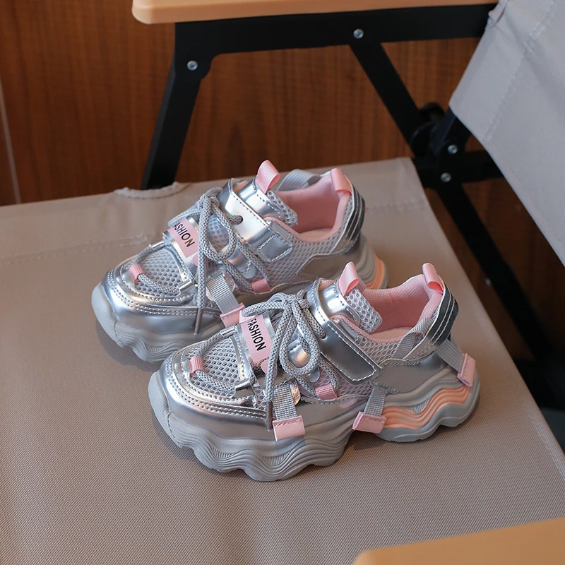 

2026, детская повседневная обувь для девочек, весенние новые модные нескользящие универсальные уличные модные кроссовки в корейском стиле с мягкой подошвой