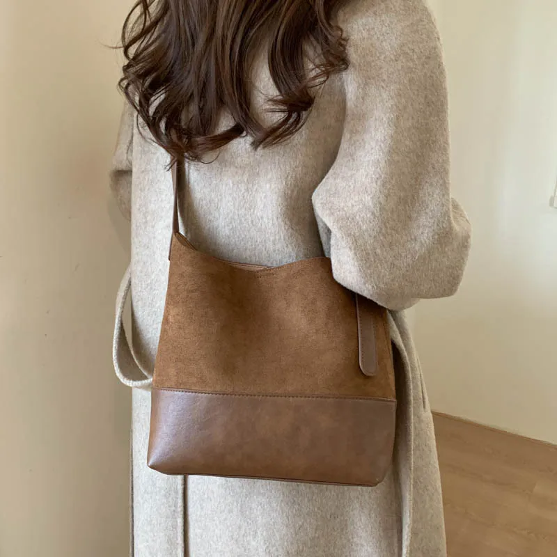 Torebka damska pod pachę w stylu vintage na rok 2025, skórzana, wielofunkcyjna, do noszenia na ramieniu lub jako listonoszka, retro, elegancka, o dużej pojemności.