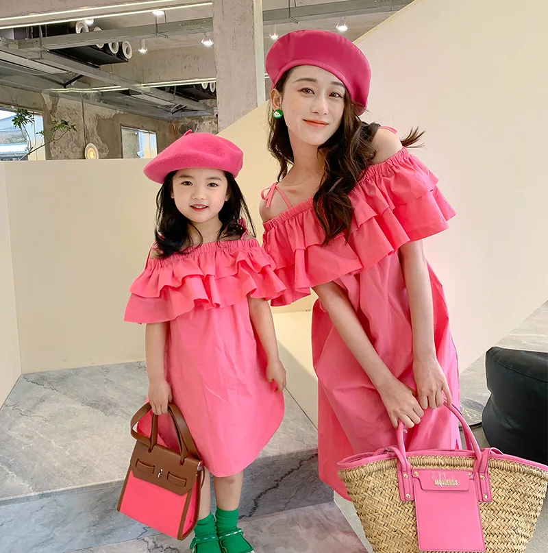 

Holiday Look Mother and Daughter Summer Dress Off Shoulder Ruffle Mom Baby Girl Sweet Beach Dresses Vacation Momy and Me Clothes