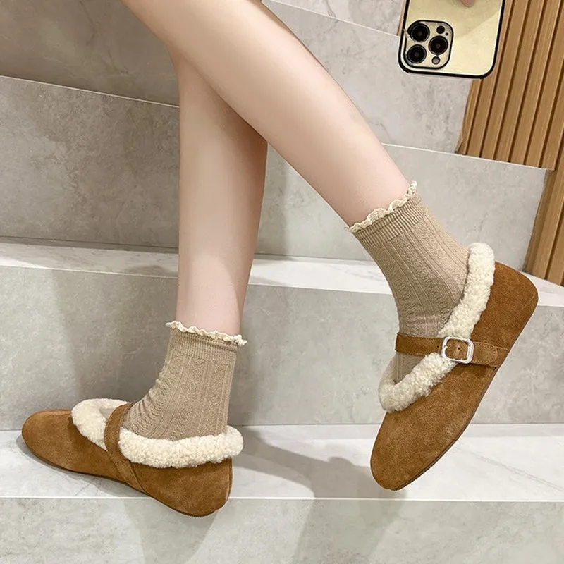 Ms. Mary Jane, A Cowhide Suede Lady's Shoe with A Sheepskin Lining for Warmth, A Flat Sole, Suitable for Autumn and Winter.