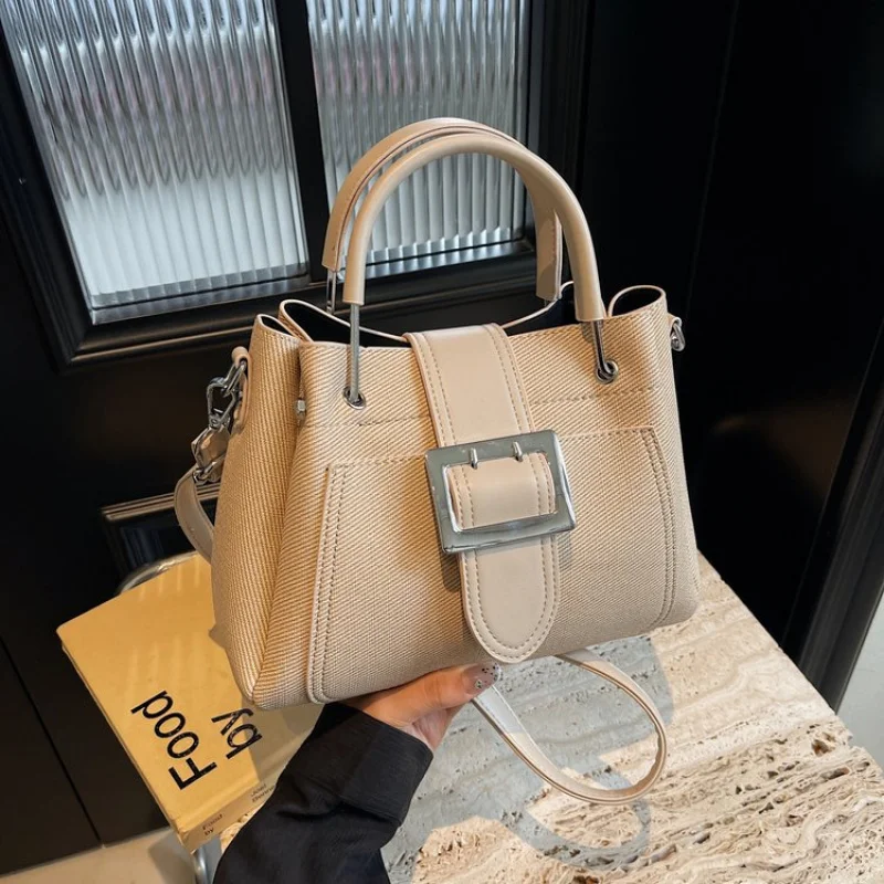 

Стильная женская сумка через плечо большой вместимости в минималистском винтажном кожаном стиле