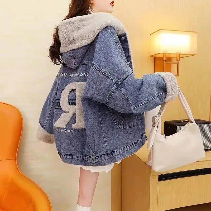 เสื้อแจ็คเก็ตขนแกะผู้หญิงทรงหลวม แต่งกระดุมไหล่สไตล์ทหาร ดีไซน์สวยงาม แนวกองทัพเรือ