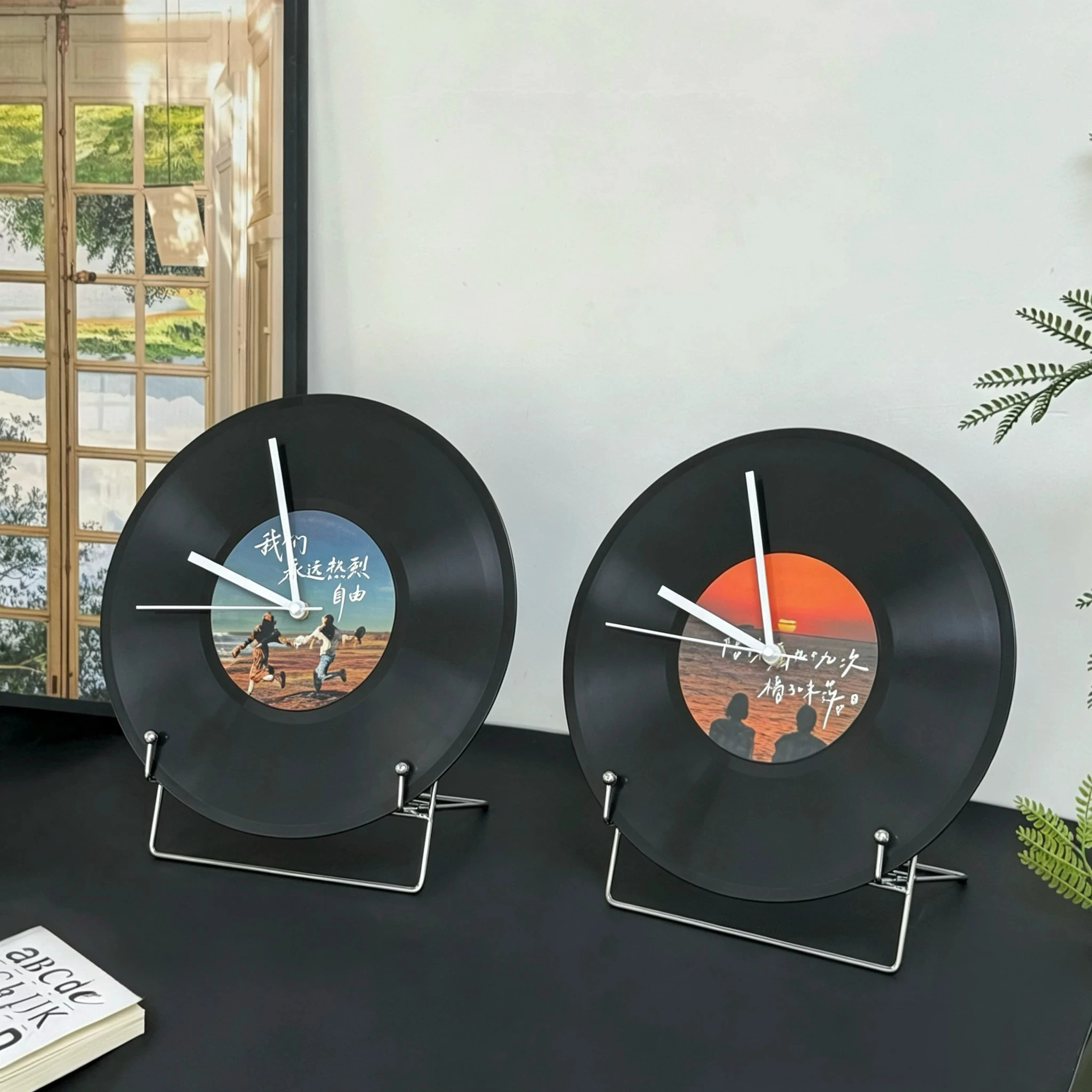 Vintage Vinyl Record Desk Clock, Creative Decorative Clock for Living Room Office Desk, Wine Cabinet TV Wall Art Ornament