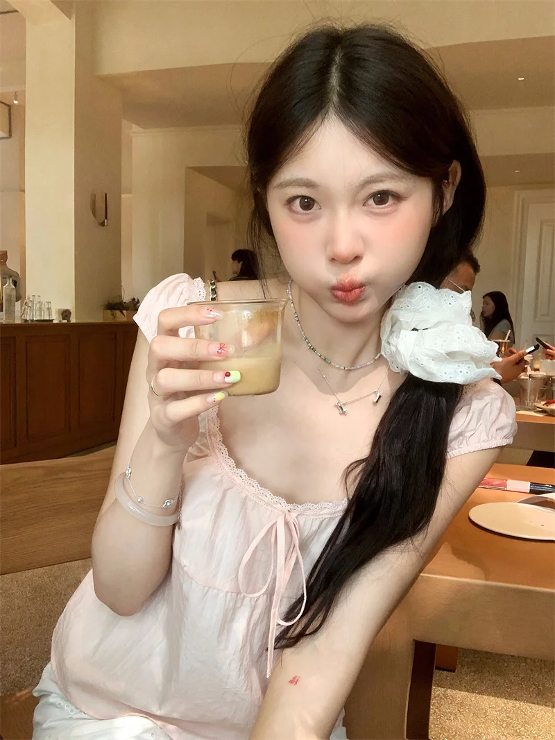 

Sweet Girl Style Lace Trim Bubble Sleeve Shirt Women Summer Knot Anti-Aging Design Pink Top Polyester Fiber Short Sleeve Gath...