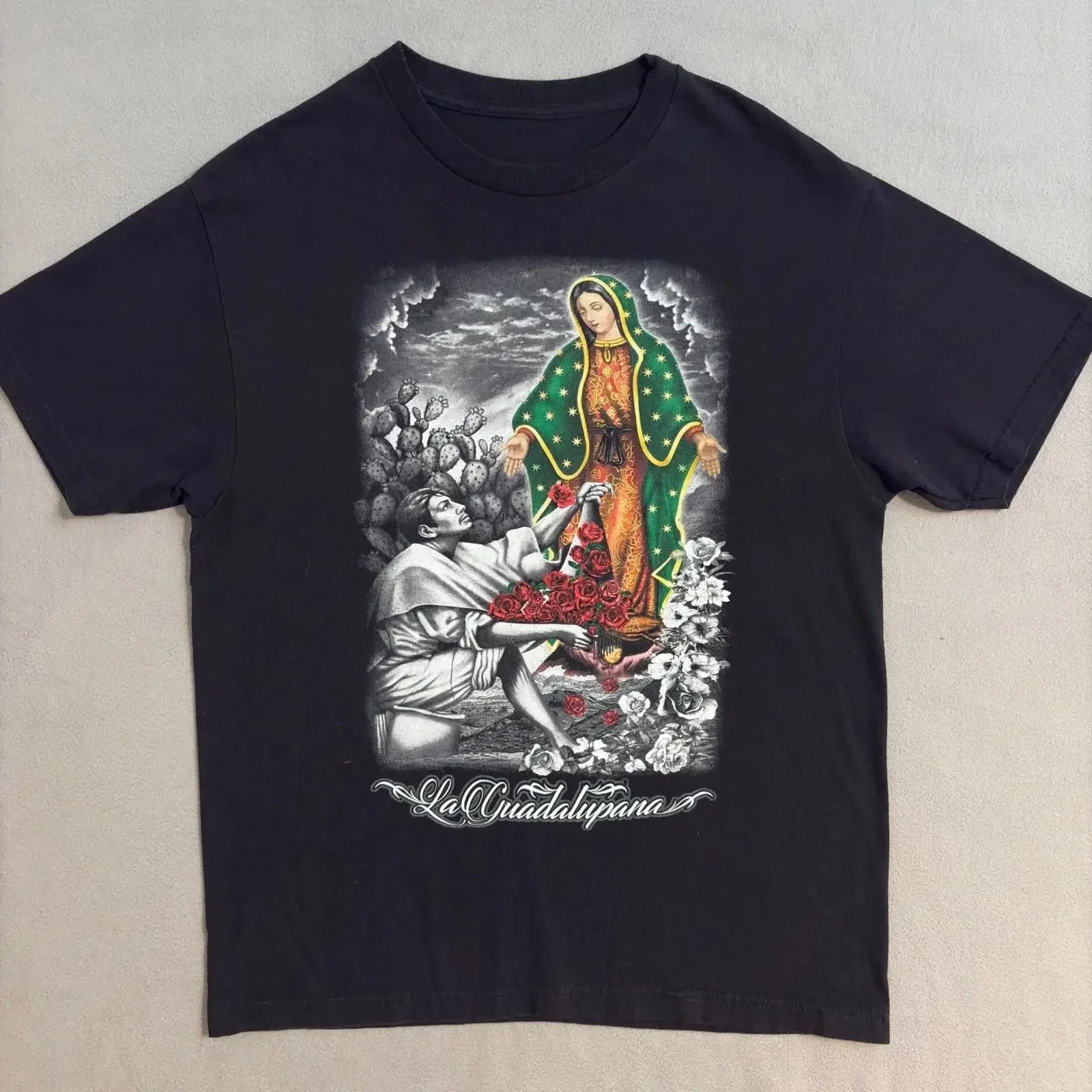 Camiseta La Guadalupana Negra con Arte Religioso, Ropa para Hombre, Talla Grande, Estilo Vintage Lavado, Prenda Suave con Diseño Gráfico, Moda