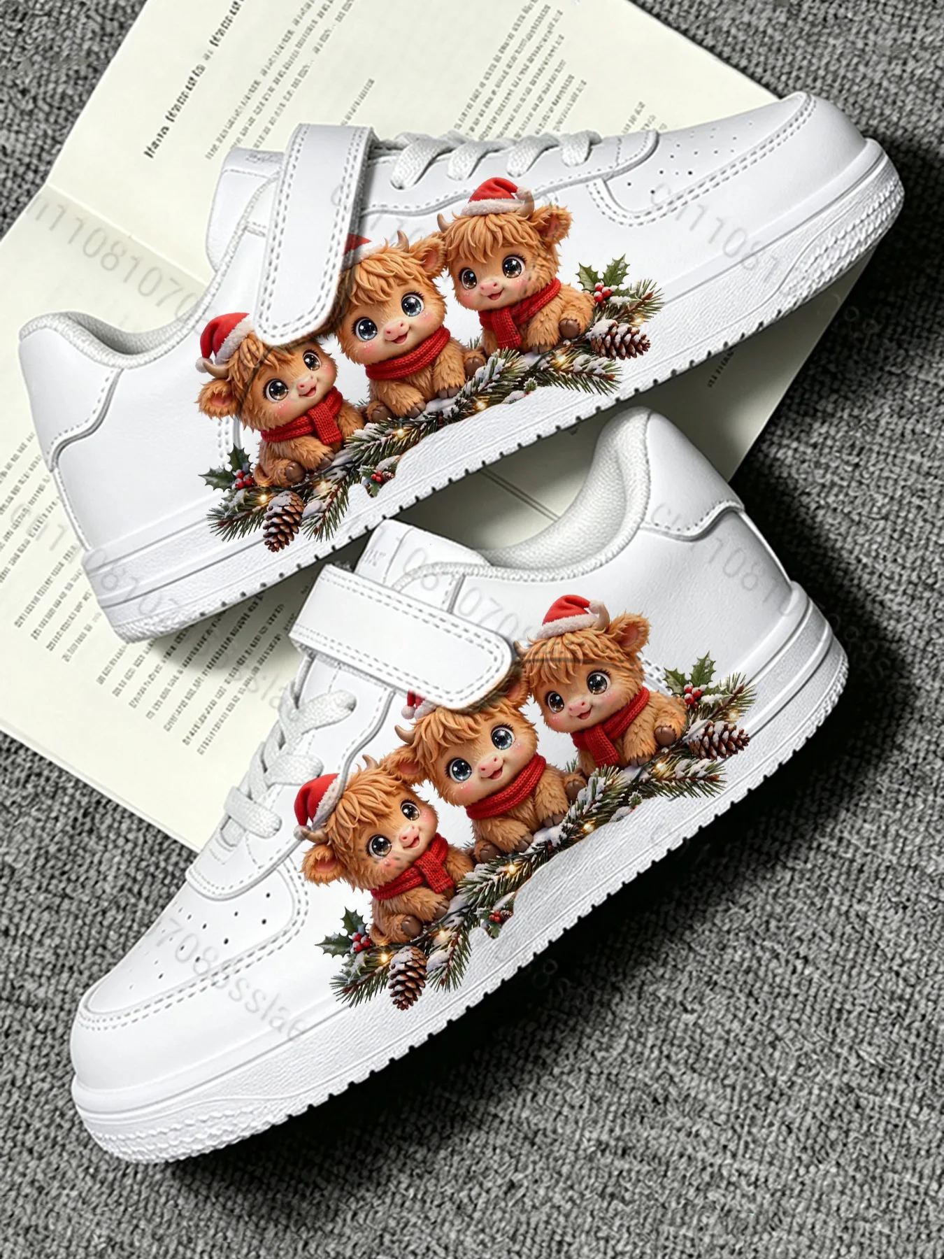 Boys Girls Christmas Highland Cow Print Holly Pine Cone Decor Children Anti Slip Shoes Holiday Walking Footwear