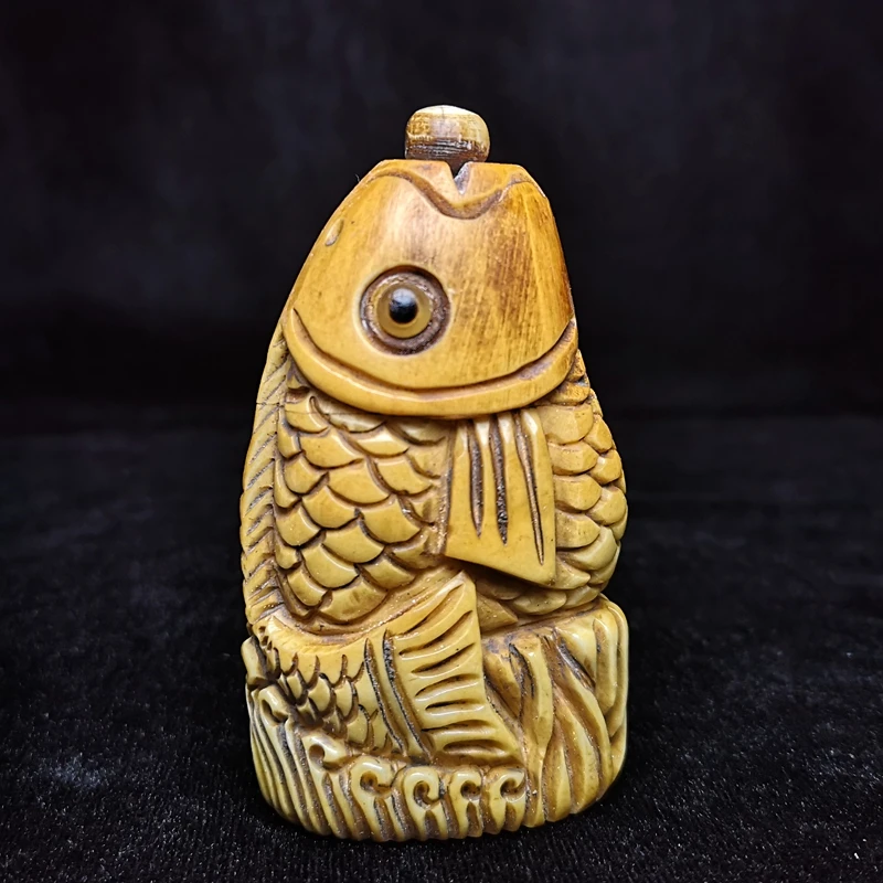 

YIZHU CULTUER ART Size 3.2 Inch Chinese Old Hand Carved Fish Figurine Statue Snuff Bottles Desk Decoration Gift Collection