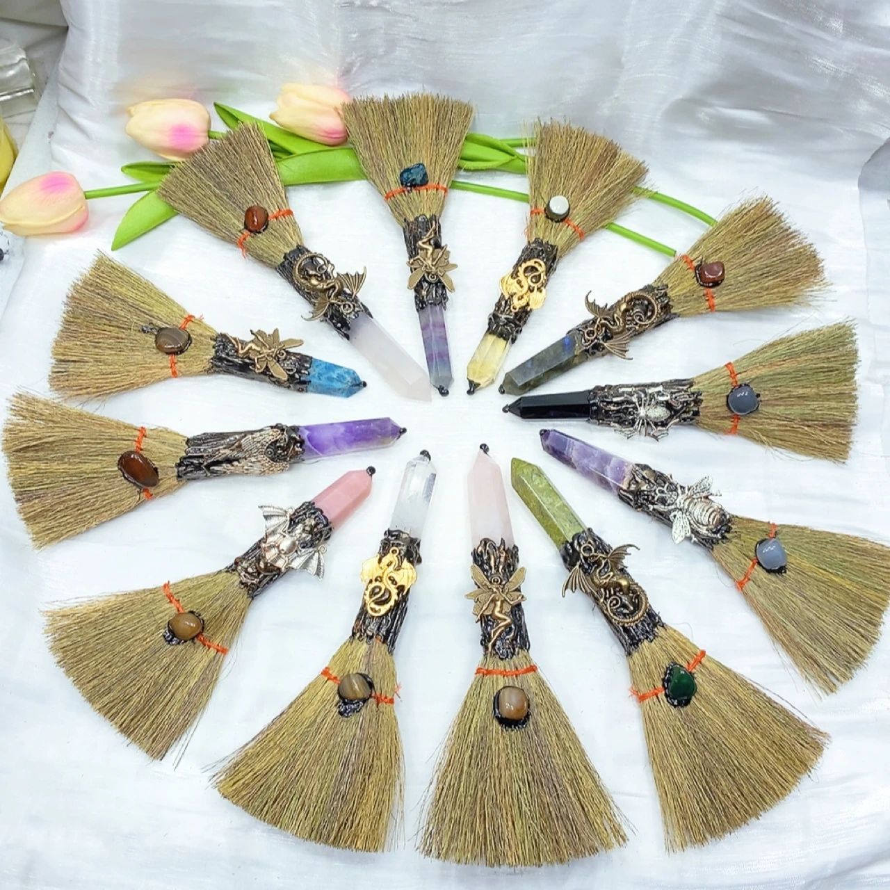 1PC Crystal Magic Broom Natural Amethyst Point Craft Witch Broomstick Divination Energy Reiki Healing Home Decoration Gift