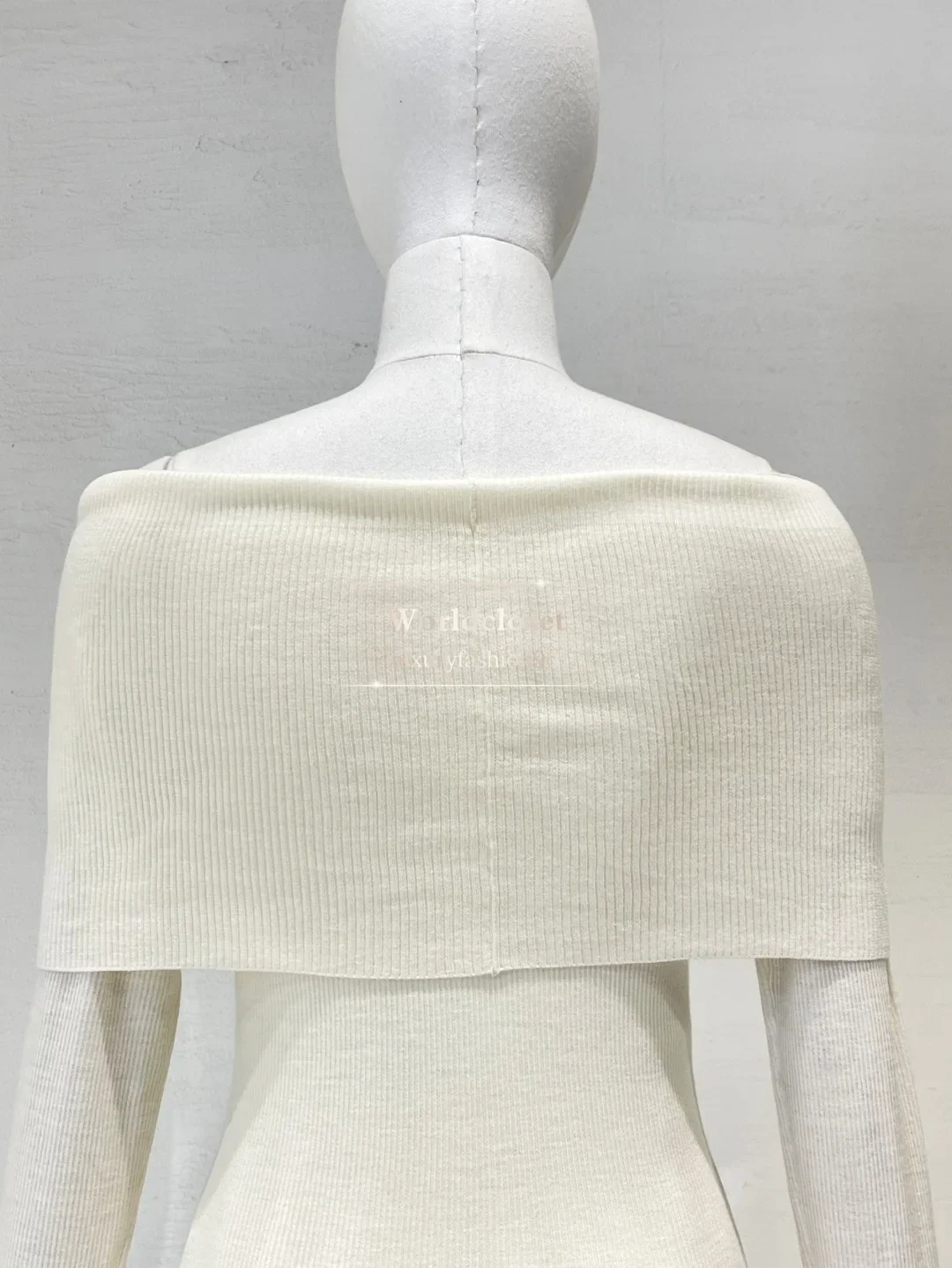 

2025 Elegant White The Off Shoulder Long Sleeve Base Layer Women's Fashion Blouses Tops