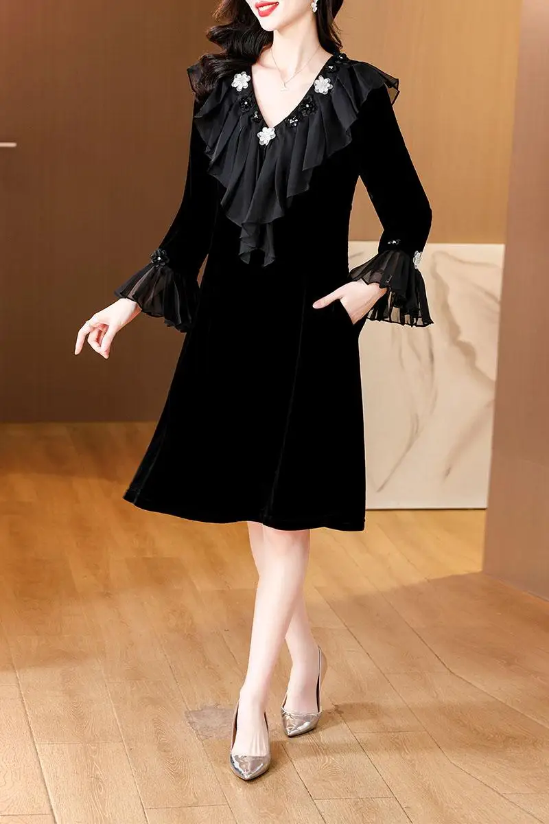 Women\'s Fashion Black Velvet Dress Large Size Loose Tight Casual V-Neck Knee-length Dress 2024 New Autumn High-end Party Dresses