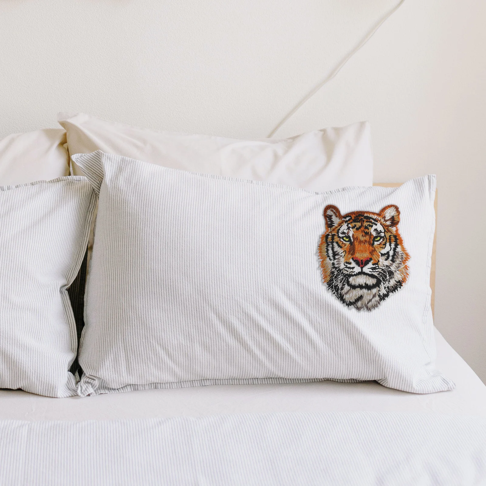 

5pcs Tiger Head Decoration Stickers Iron Patches Applique DIY Clothing Repair Materials Embroidery For Bags Hats Shoes Socks