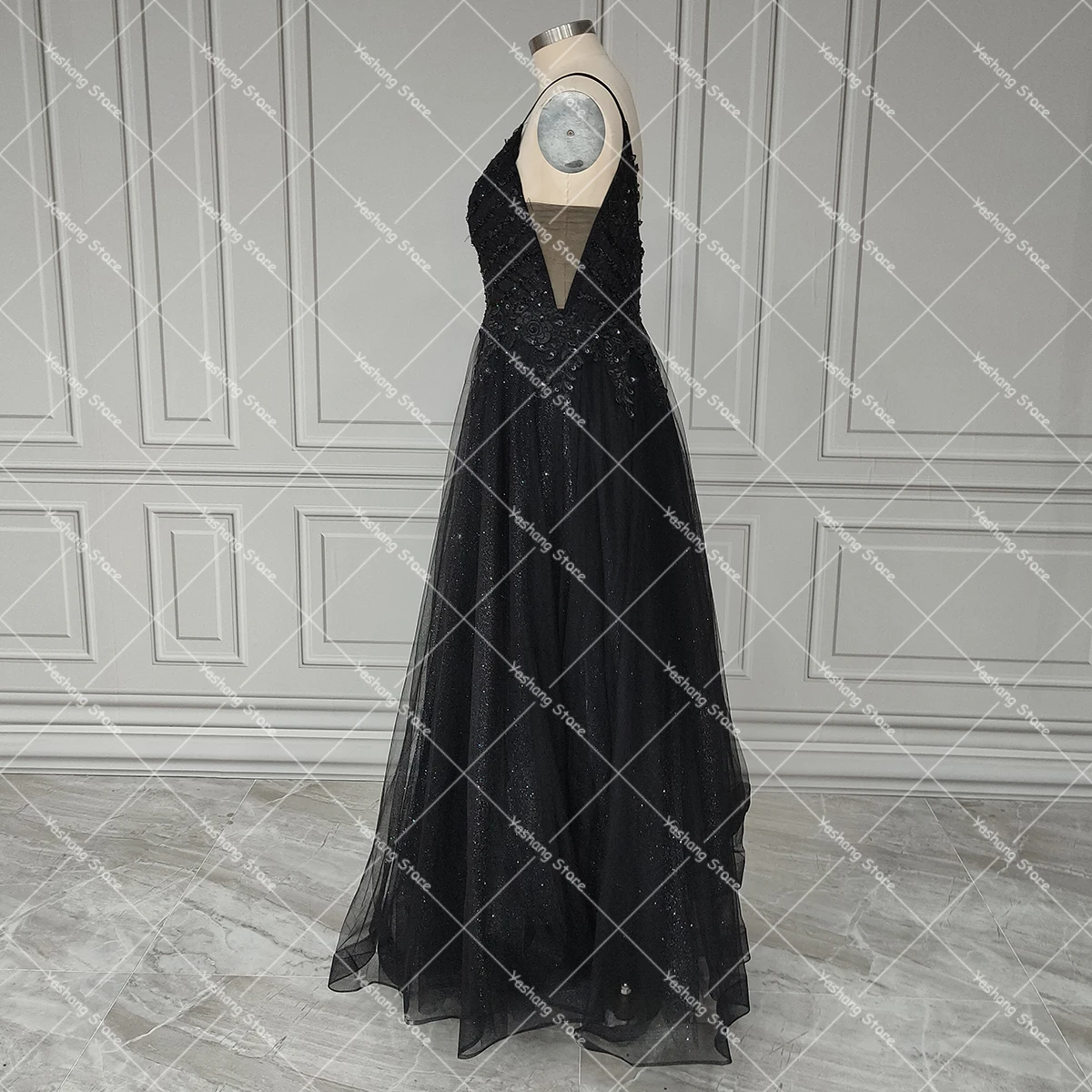 Vestido de novia negro con tirantes finos, tul brillante, cuentas, personalizado, gótico, Halloween, escote en V bajo, sin espalda